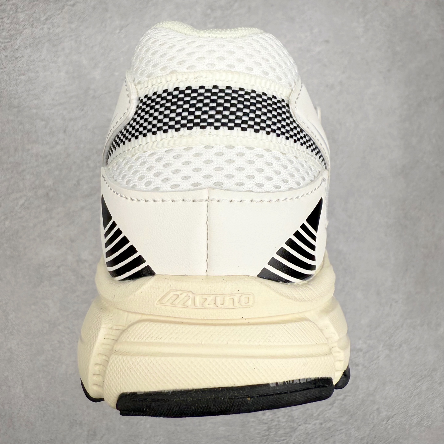 图片[8]-Mizuno Speed 2K 美津浓复古厚底织物合成革防滑耐磨透气低帮休闲跑步鞋 美津浓（Mizuno）是日本美津浓株式会社于1906年创立的运动品牌，经过一个多世纪的不断努力现已成为世界著名的运动器具、服装和鞋类生产商。美津浓力求服务于各类运动项目，并竭力使运动生活更加愉快和振奋。产品种类齐全，覆盖几乎全部主要运动项目，达到30万多个品类。尺码：36 36.5 37.5 38 38.5 39 40 40.5 41 42 42.5 43 44 44.5 45-选品中心