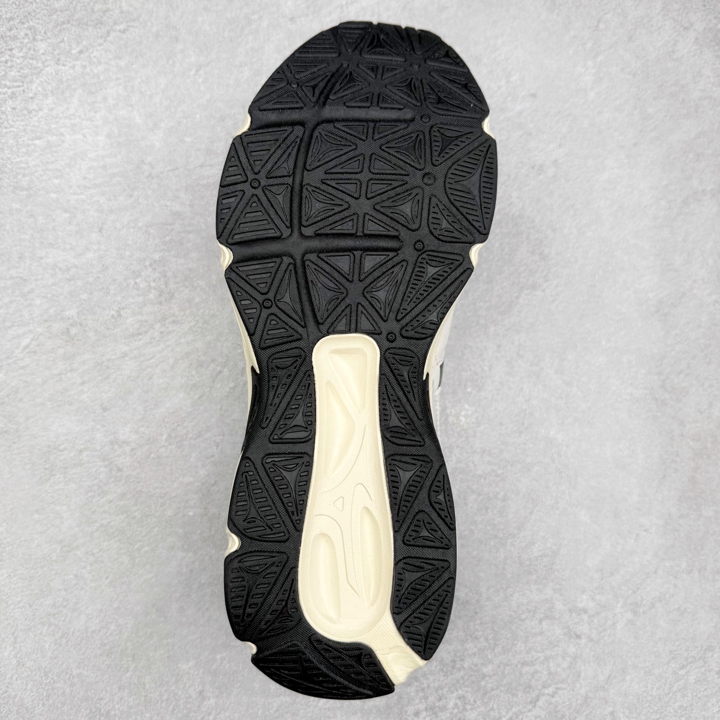 图片[9]-Mizuno Speed 2K 美津浓复古厚底织物合成革防滑耐磨透气低帮休闲跑步鞋 美津浓（Mizuno）是日本美津浓株式会社于1906年创立的运动品牌，经过一个多世纪的不断努力现已成为世界著名的运动器具、服装和鞋类生产商。美津浓力求服务于各类运动项目，并竭力使运动生活更加愉快和振奋。产品种类齐全，覆盖几乎全部主要运动项目，达到30万多个品类。尺码：36 36.5 37.5 38 38.5 39 40 40.5 41 42 42.5 43 44 44.5 45-选品中心