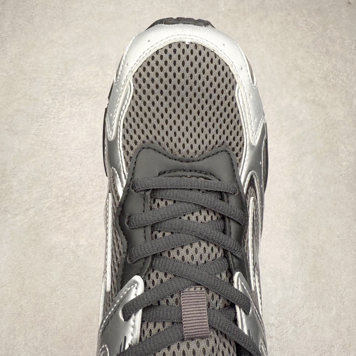 图片[4]-Mizuno Speed 2K 美津浓复古厚底织物合成革防滑耐磨透气低帮休闲跑步鞋 美津浓（Mizuno）是日本美津浓株式会社于1906年创立的运动品牌，经过一个多世纪的不断努力现已成为世界著名的运动器具、服装和鞋类生产商。美津浓力求服务于各类运动项目，并竭力使运动生活更加愉快和振奋。产品种类齐全，覆盖几乎全部主要运动项目，达到30万多个品类。尺码：36 36.5 37.5 38 38.5 39 40 40.5 41 42 42.5 43 44 44.5 45-选品中心