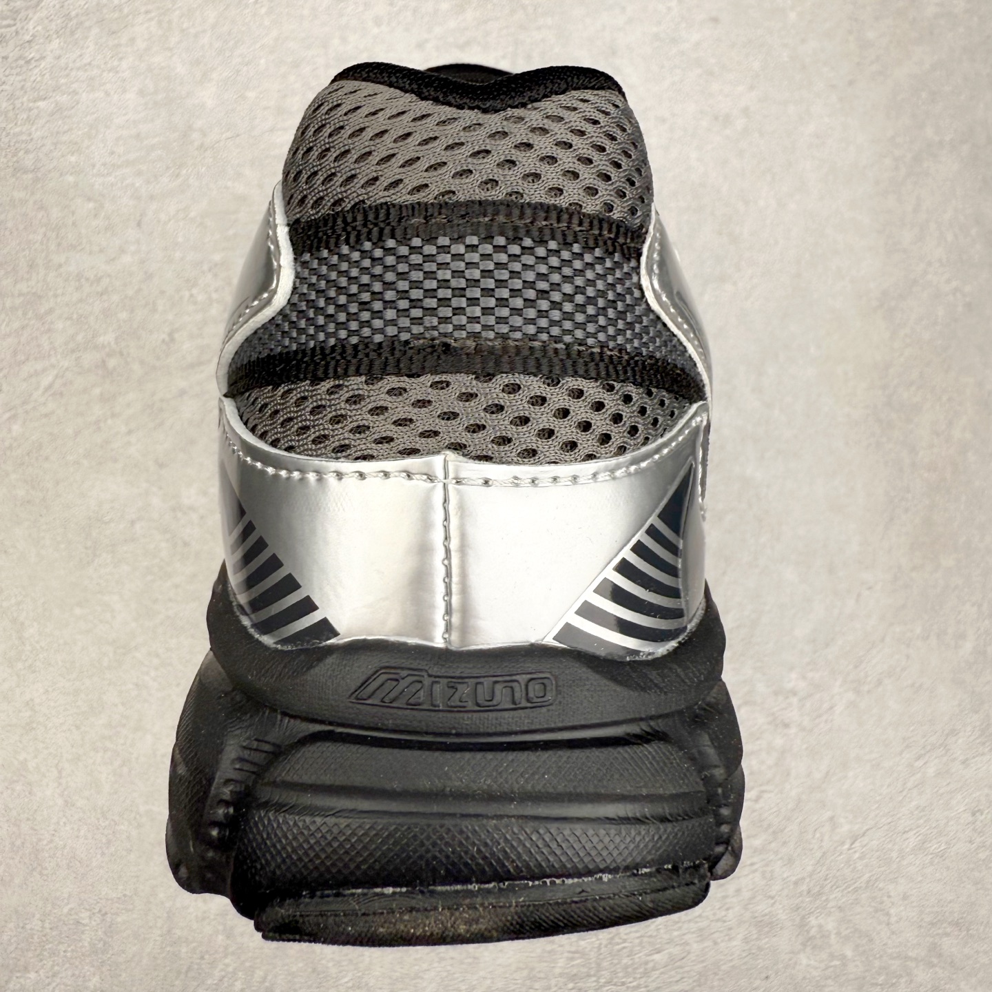 图片[8]-Mizuno Speed 2K 美津浓复古厚底织物合成革防滑耐磨透气低帮休闲跑步鞋 美津浓（Mizuno）是日本美津浓株式会社于1906年创立的运动品牌，经过一个多世纪的不断努力现已成为世界著名的运动器具、服装和鞋类生产商。美津浓力求服务于各类运动项目，并竭力使运动生活更加愉快和振奋。产品种类齐全，覆盖几乎全部主要运动项目，达到30万多个品类。尺码：36 36.5 37.5 38 38.5 39 40 40.5 41 42 42.5 43 44 44.5 45-选品中心