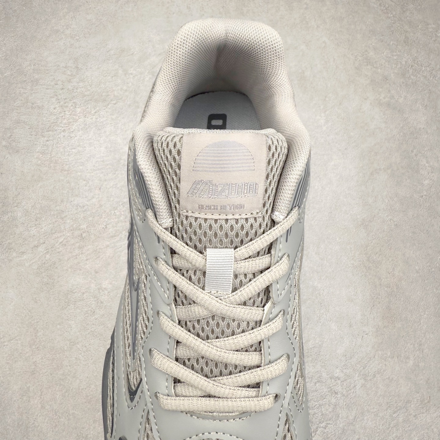 图片[5]-Mizuno Speed 2K 美津浓复古厚底织物合成革防滑耐磨透气低帮休闲跑步鞋 美津浓（Mizuno）是日本美津浓株式会社于1906年创立的运动品牌，经过一个多世纪的不断努力现已成为世界著名的运动器具、服装和鞋类生产商。美津浓力求服务于各类运动项目，并竭力使运动生活更加愉快和振奋。产品种类齐全，覆盖几乎全部主要运动项目，达到30万多个品类。尺码：36 36.5 37.5 38 38.5 39 40 40.5 41 42 42.5 43 44 44.5 45-选品中心