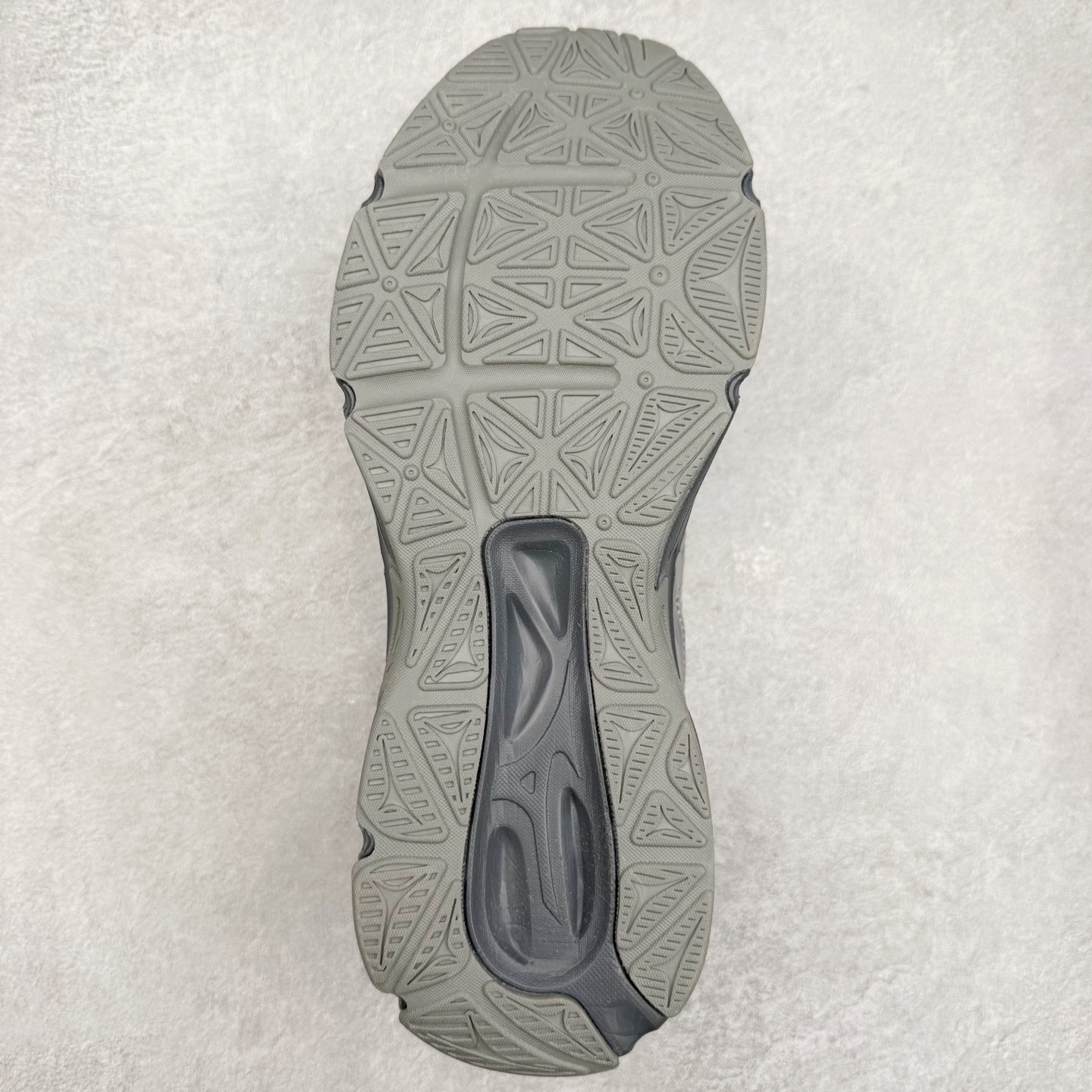 图片[9]-Mizuno Speed 2K 美津浓复古厚底织物合成革防滑耐磨透气低帮休闲跑步鞋 美津浓（Mizuno）是日本美津浓株式会社于1906年创立的运动品牌，经过一个多世纪的不断努力现已成为世界著名的运动器具、服装和鞋类生产商。美津浓力求服务于各类运动项目，并竭力使运动生活更加愉快和振奋。产品种类齐全，覆盖几乎全部主要运动项目，达到30万多个品类。尺码：36 36.5 37.5 38 38.5 39 40 40.5 41 42 42.5 43 44 44.5 45-选品中心