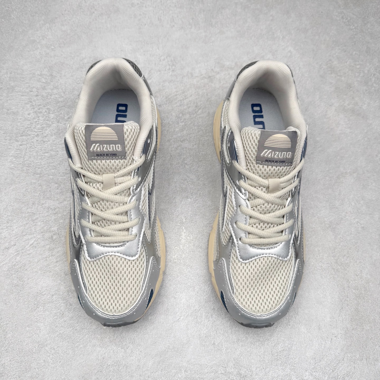 图片[2]-Mizuno Speed 2K 美津浓复古厚底织物合成革防滑耐磨透气低帮休闲跑步鞋 美津浓（Mizuno）是日本美津浓株式会社于1906年创立的运动品牌，经过一个多世纪的不断努力现已成为世界著名的运动器具、服装和鞋类生产商。美津浓力求服务于各类运动项目，并竭力使运动生活更加愉快和振奋。产品种类齐全，覆盖几乎全部主要运动项目，达到30万多个品类。尺码：36 36.5 37.5 38 38.5 39 40 40.5 41 42 42.5 43 44 44.5 45-选品中心