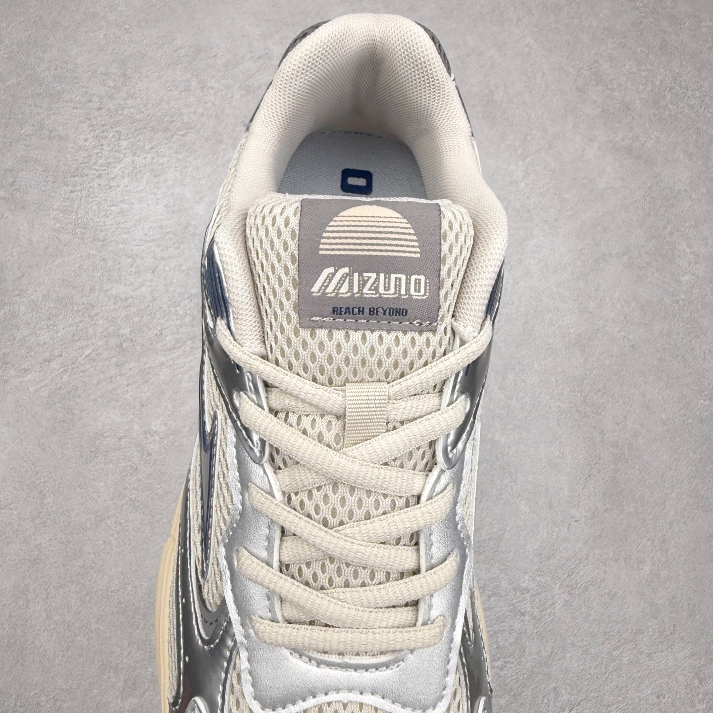 图片[5]-Mizuno Speed 2K 美津浓复古厚底织物合成革防滑耐磨透气低帮休闲跑步鞋 美津浓（Mizuno）是日本美津浓株式会社于1906年创立的运动品牌，经过一个多世纪的不断努力现已成为世界著名的运动器具、服装和鞋类生产商。美津浓力求服务于各类运动项目，并竭力使运动生活更加愉快和振奋。产品种类齐全，覆盖几乎全部主要运动项目，达到30万多个品类。尺码：36 36.5 37.5 38 38.5 39 40 40.5 41 42 42.5 43 44 44.5 45-选品中心