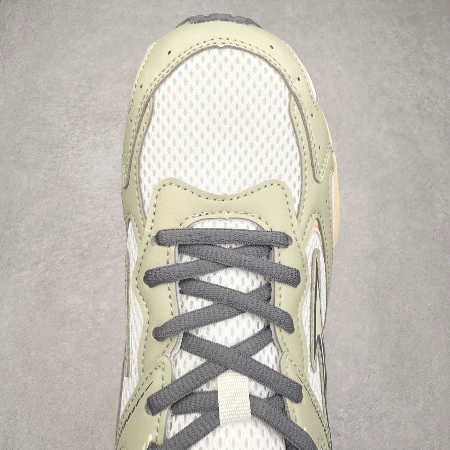 图片[4]-Mizuno Speed 2K 美津浓复古厚底织物合成革防滑耐磨透气低帮休闲跑步鞋 美津浓（Mizuno）是日本美津浓株式会社于1906年创立的运动品牌，经过一个多世纪的不断努力现已成为世界著名的运动器具、服装和鞋类生产商。美津浓力求服务于各类运动项目，并竭力使运动生活更加愉快和振奋。产品种类齐全，覆盖几乎全部主要运动项目，达到30万多个品类。尺码：36 36.5 37.5 38 38.5 39 40 40.5 41 42 42.5 43 44 44.5 45-选品中心