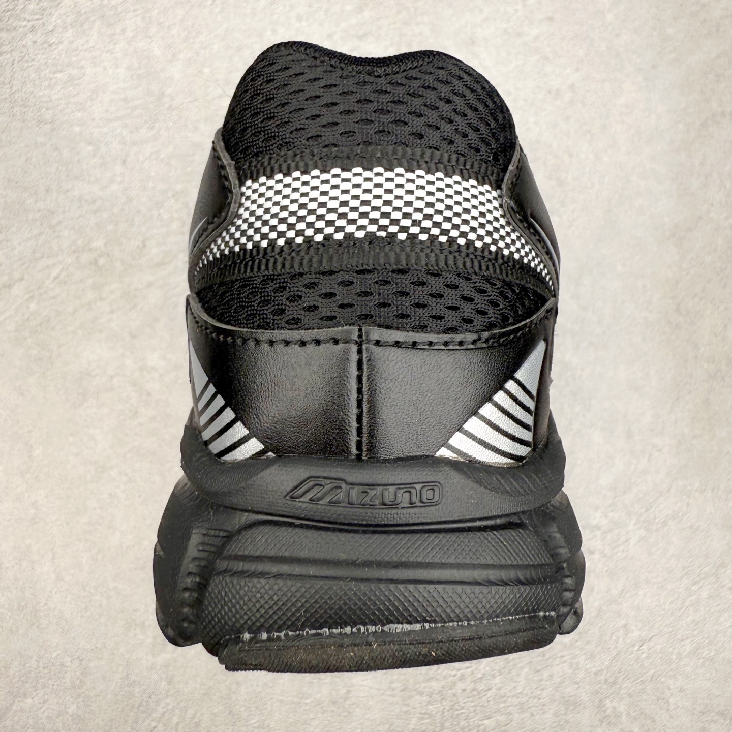图片[8]-Mizuno Speed 2K 美津浓复古厚底织物合成革防滑耐磨透气低帮休闲跑步鞋 美津浓（Mizuno）是日本美津浓株式会社于1906年创立的运动品牌，经过一个多世纪的不断努力现已成为世界著名的运动器具、服装和鞋类生产商。美津浓力求服务于各类运动项目，并竭力使运动生活更加愉快和振奋。产品种类齐全，覆盖几乎全部主要运动项目，达到30万多个品类。尺码：36 36.5 37.5 38 38.5 39 40 40.5 41 42 42.5 43 44 44.5 45-选品中心