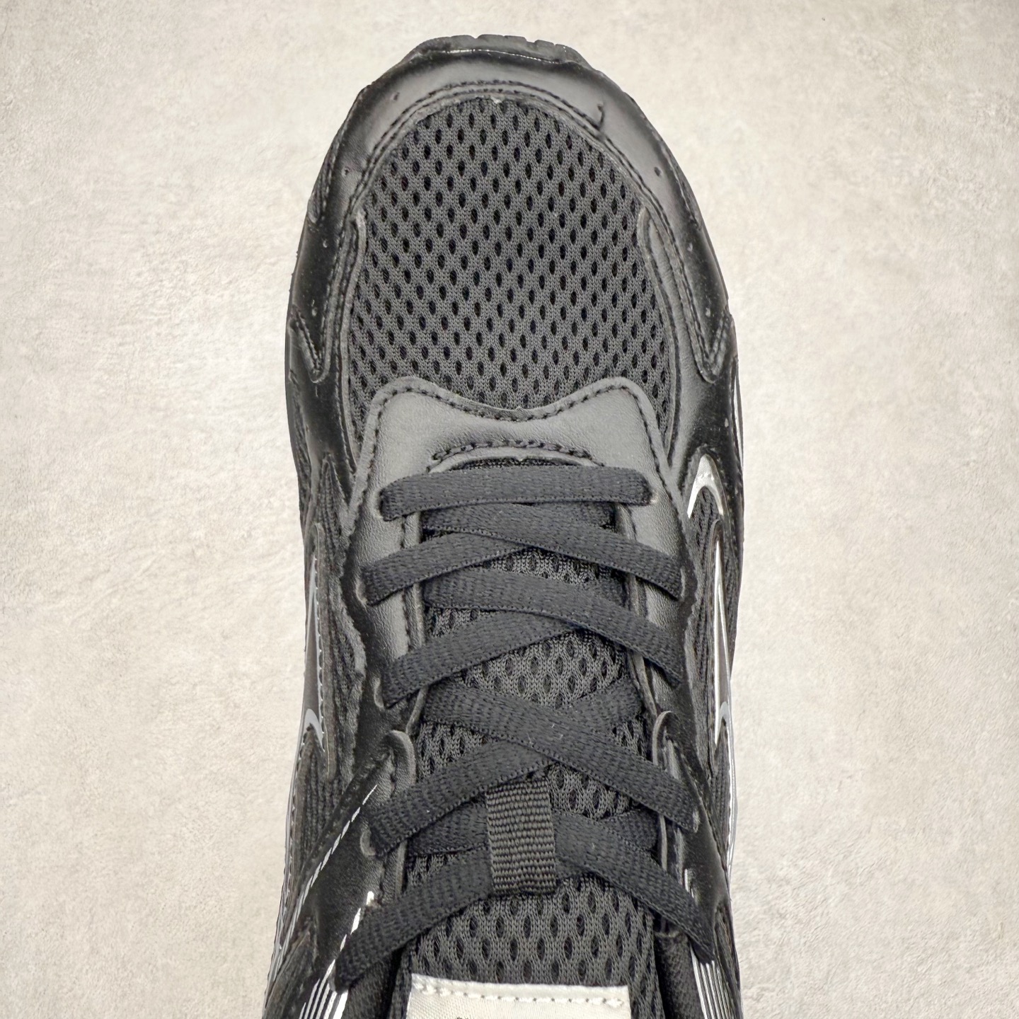 图片[4]-Mizuno Speed 2K 美津浓复古厚底织物合成革防滑耐磨透气低帮休闲跑步鞋 美津浓（Mizuno）是日本美津浓株式会社于1906年创立的运动品牌，经过一个多世纪的不断努力现已成为世界著名的运动器具、服装和鞋类生产商。美津浓力求服务于各类运动项目，并竭力使运动生活更加愉快和振奋。产品种类齐全，覆盖几乎全部主要运动项目，达到30万多个品类。尺码：36 36.5 37.5 38 38.5 39 40 40.5 41 42 42.5 43 44 44.5 45-选品中心