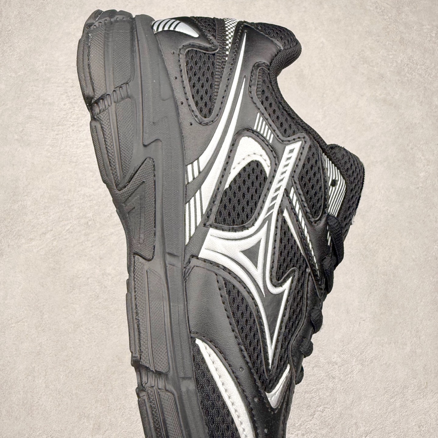 图片[6]-Mizuno Speed 2K 美津浓复古厚底织物合成革防滑耐磨透气低帮休闲跑步鞋 美津浓（Mizuno）是日本美津浓株式会社于1906年创立的运动品牌，经过一个多世纪的不断努力现已成为世界著名的运动器具、服装和鞋类生产商。美津浓力求服务于各类运动项目，并竭力使运动生活更加愉快和振奋。产品种类齐全，覆盖几乎全部主要运动项目，达到30万多个品类。尺码：36 36.5 37.5 38 38.5 39 40 40.5 41 42 42.5 43 44 44.5 45-选品中心