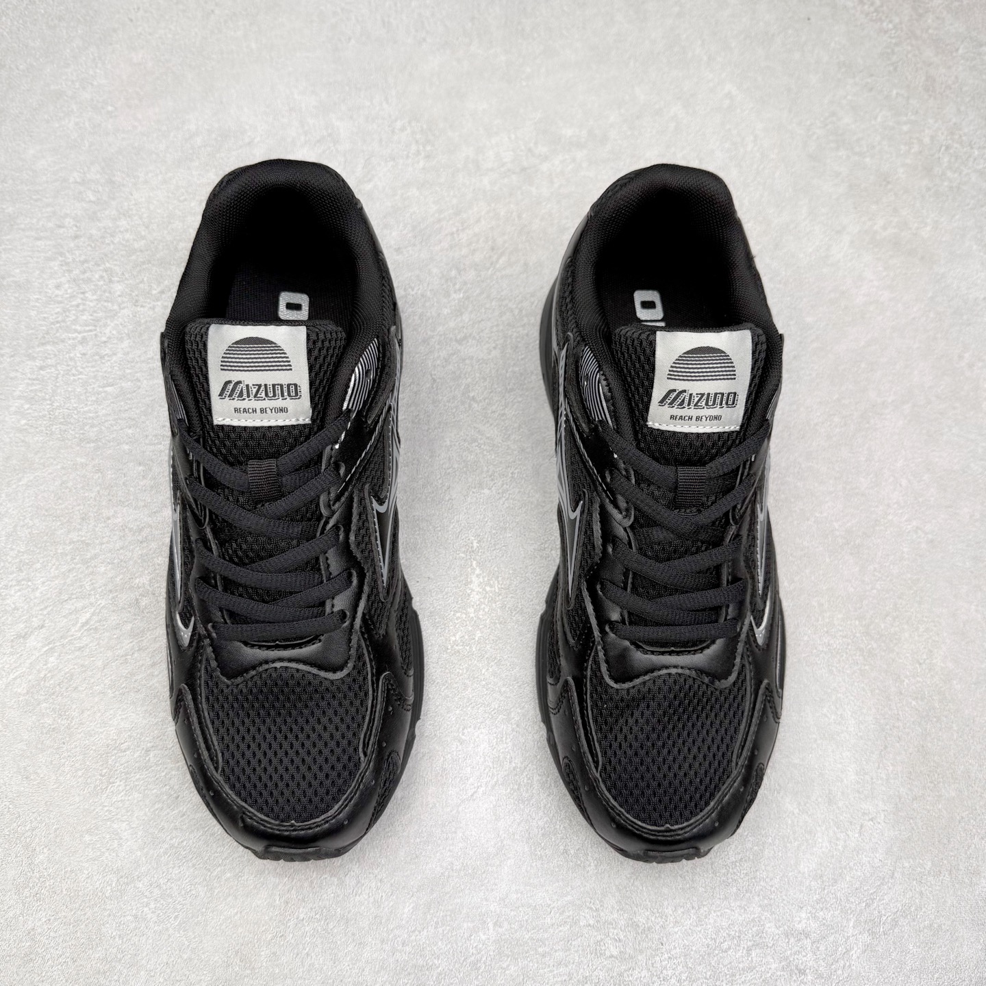 图片[2]-Mizuno Speed 2K 美津浓复古厚底织物合成革防滑耐磨透气低帮休闲跑步鞋 美津浓（Mizuno）是日本美津浓株式会社于1906年创立的运动品牌，经过一个多世纪的不断努力现已成为世界著名的运动器具、服装和鞋类生产商。美津浓力求服务于各类运动项目，并竭力使运动生活更加愉快和振奋。产品种类齐全，覆盖几乎全部主要运动项目，达到30万多个品类。尺码：36 36.5 37.5 38 38.5 39 40 40.5 41 42 42.5 43 44 44.5 45-选品中心