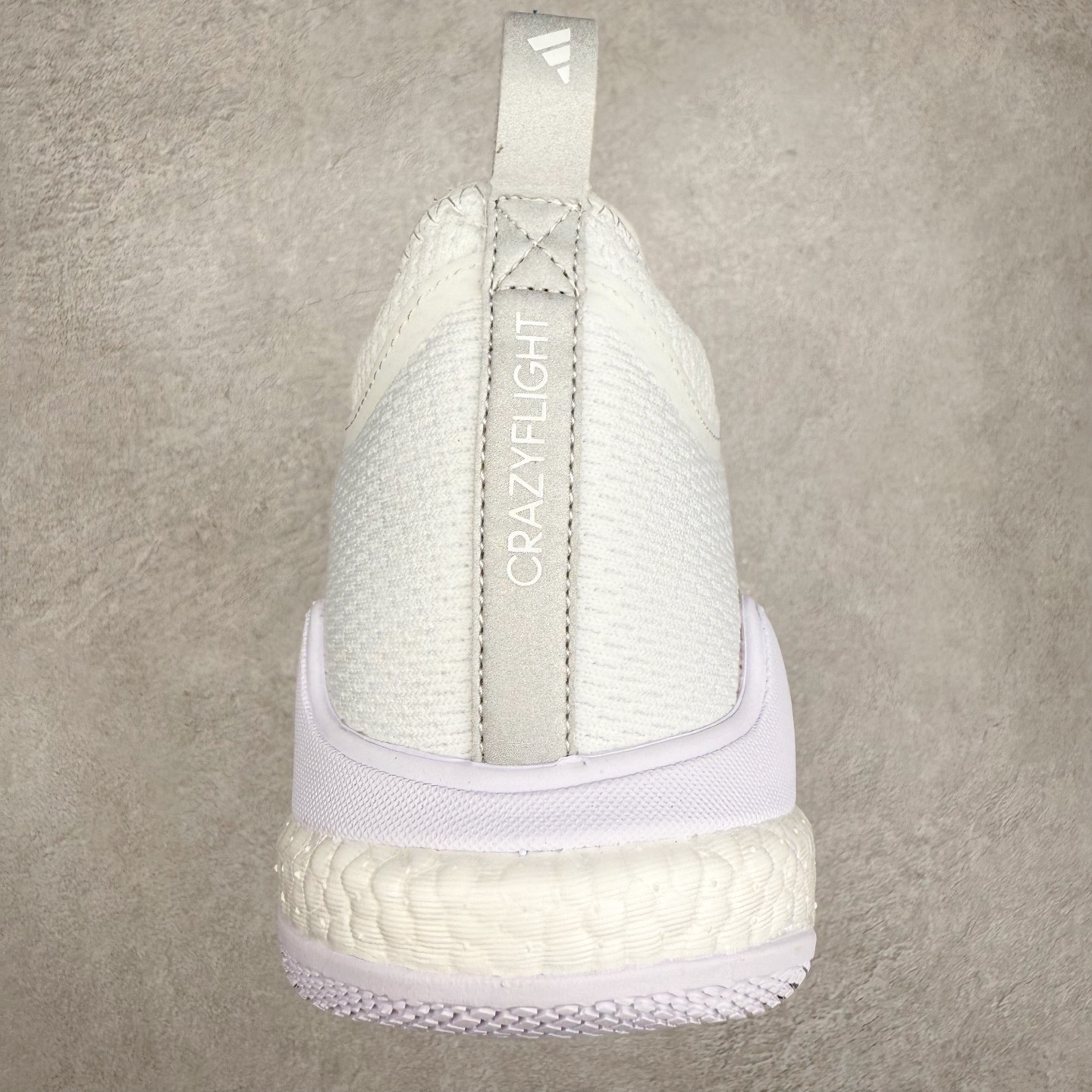 图片[8]-AD Crazyflight Mid 减震防滑中帮训练鞋 男女同款 GY9278 借助Crazyflight,您可以在球场上获得所需的支撑性贴合性，灵敏的缓冲性和透气舒适性。弹力网眼鞋面透气，可保持凉爽。TPU纱线中足护具可保持轻巧的感觉和透气性，同时提供横向稳定性。蕾丝封扣带来舒适款式。鞋跟中的绒面革衬里感觉舒适且光滑。BOOST技术可提供灵敏，缓冲的感觉，吸收震动并保持飞行。模压鞋垫可提供额外缓冲。耐用的橡胶外底可在所有方向提供牵引力和耐用性。实拍调校N版已经零色差零失真 百分百还原实物色彩所见即所得 不存在货不对板色差等低级问题 选购参考实物拍摄 不混卖不参货 只用心做好货严格选品 承诺混一赔十 尺码：36 36.5 37.5 38 38.5 39 40 40.5 41 42 42.5 43 44 44.5 45 46-选品中心