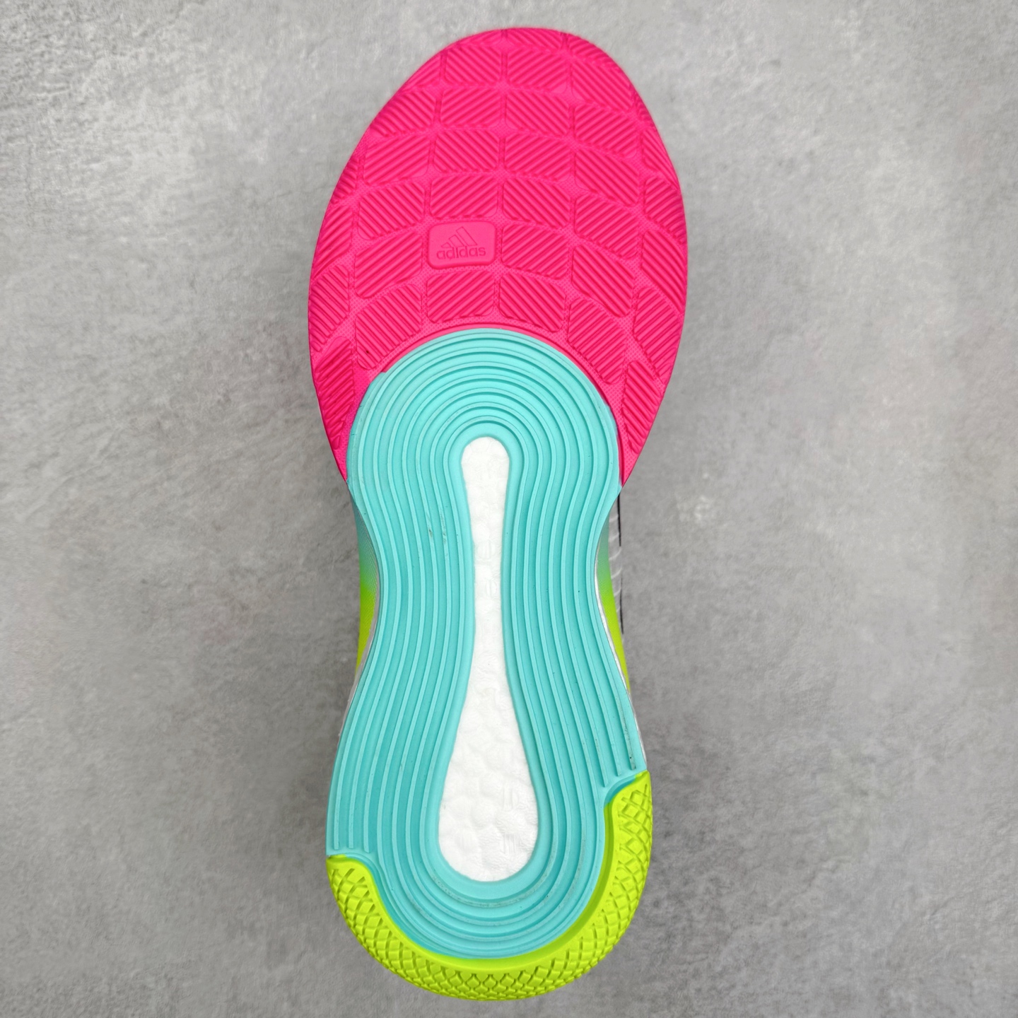 图片[9]-AD Crazyflight Mid 减震防滑中帮训练鞋 男女同款 HP3337 借助Crazyflight,您可以在球场上获得所需的支撑性贴合性，灵敏的缓冲性和透气舒适性。弹力网眼鞋面透气，可保持凉爽。TPU纱线中足护具可保持轻巧的感觉和透气性，同时提供横向稳定性。蕾丝封扣带来舒适款式。鞋跟中的绒面革衬里感觉舒适且光滑。BOOST技术可提供灵敏，缓冲的感觉，吸收震动并保持飞行。模压鞋垫可提供额外缓冲。耐用的橡胶外底可在所有方向提供牵引力和耐用性。实拍调校N版已经零色差零失真 百分百还原实物色彩所见即所得 不存在货不对板色差等低级问题 选购参考实物拍摄 不混卖不参货 只用心做好货严格选品 承诺混一赔十 尺码：36 36.5 37.5 38 38.5 39 40 40.5 41 42 42.5 43 44 44.5 45 46-选品中心