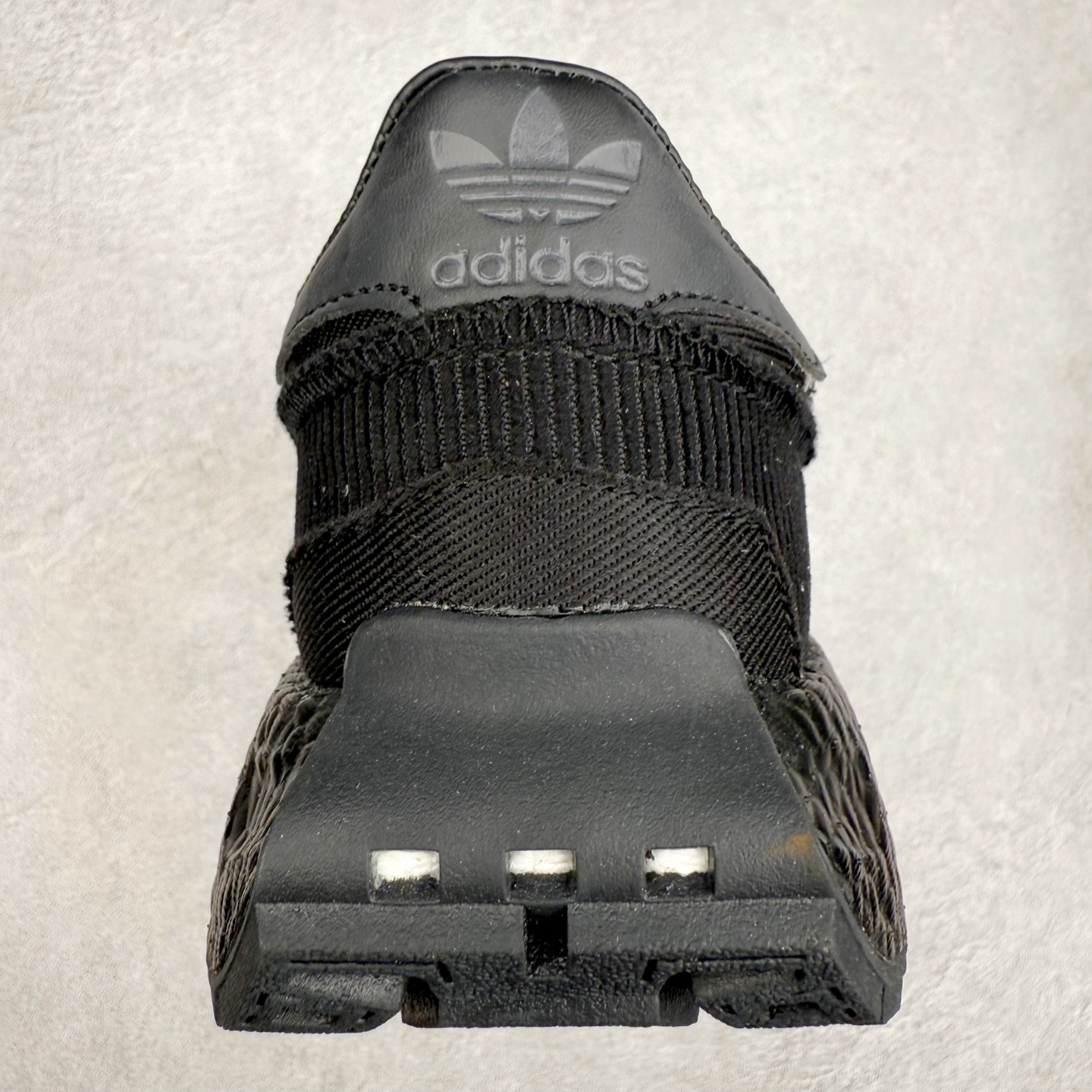 图片[8]-AD Originals Retropy Boost E5系列复古赛车原型一代系列爆米花缓震休闲运动慢跑鞋 复古风格鞋款作为如今的流行趋势之一深受欢迎，正是因此，将品牌历史经典设计与现代材料和技术相融合成为了Originals的创作思路，重新带来那些经典作品并赋予新诠释，使其跨越历史，成为时代标签。通过重新组合品牌历史经典与当代创新技术 Originals推出Retropy E5新鞋款 在延续复古韵味的同时，设计上做出更适应于现代化审美的调整。鞋面采用尼龙材质和绒面革结合打造，搭配BOOST材质中底提供舒适的日常穿着体验。尺码：36 36⅔ 37⅓ 38 38⅔ 39⅓ 40 40⅔ 41⅓ 42 42⅔ 43⅓ 44 45-选品中心