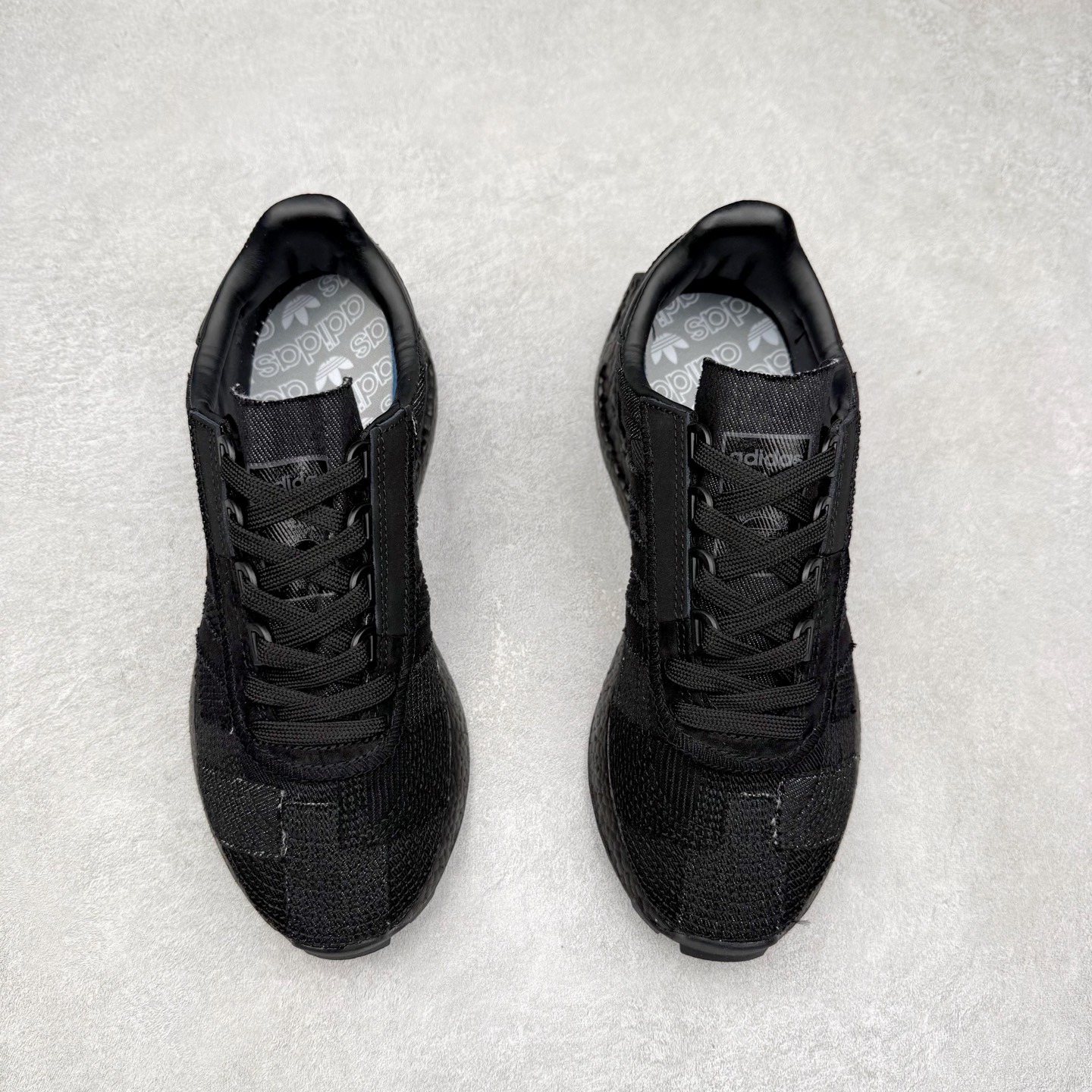 图片[2]-AD Originals Retropy Boost E5系列复古赛车原型一代系列爆米花缓震休闲运动慢跑鞋 复古风格鞋款作为如今的流行趋势之一深受欢迎，正是因此，将品牌历史经典设计与现代材料和技术相融合成为了Originals的创作思路，重新带来那些经典作品并赋予新诠释，使其跨越历史，成为时代标签。通过重新组合品牌历史经典与当代创新技术 Originals推出Retropy E5新鞋款 在延续复古韵味的同时，设计上做出更适应于现代化审美的调整。鞋面采用尼龙材质和绒面革结合打造，搭配BOOST材质中底提供舒适的日常穿着体验。尺码：36 36⅔ 37⅓ 38 38⅔ 39⅓ 40 40⅔ 41⅓ 42 42⅔ 43⅓ 44 45-选品中心