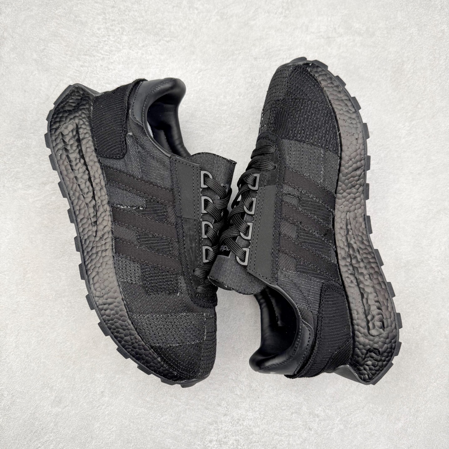 图片[3]-AD Originals Retropy Boost E5系列复古赛车原型一代系列爆米花缓震休闲运动慢跑鞋 复古风格鞋款作为如今的流行趋势之一深受欢迎，正是因此，将品牌历史经典设计与现代材料和技术相融合成为了Originals的创作思路，重新带来那些经典作品并赋予新诠释，使其跨越历史，成为时代标签。通过重新组合品牌历史经典与当代创新技术 Originals推出Retropy E5新鞋款 在延续复古韵味的同时，设计上做出更适应于现代化审美的调整。鞋面采用尼龙材质和绒面革结合打造，搭配BOOST材质中底提供舒适的日常穿着体验。尺码：36 36⅔ 37⅓ 38 38⅔ 39⅓ 40 40⅔ 41⅓ 42 42⅔ 43⅓ 44 45-选品中心