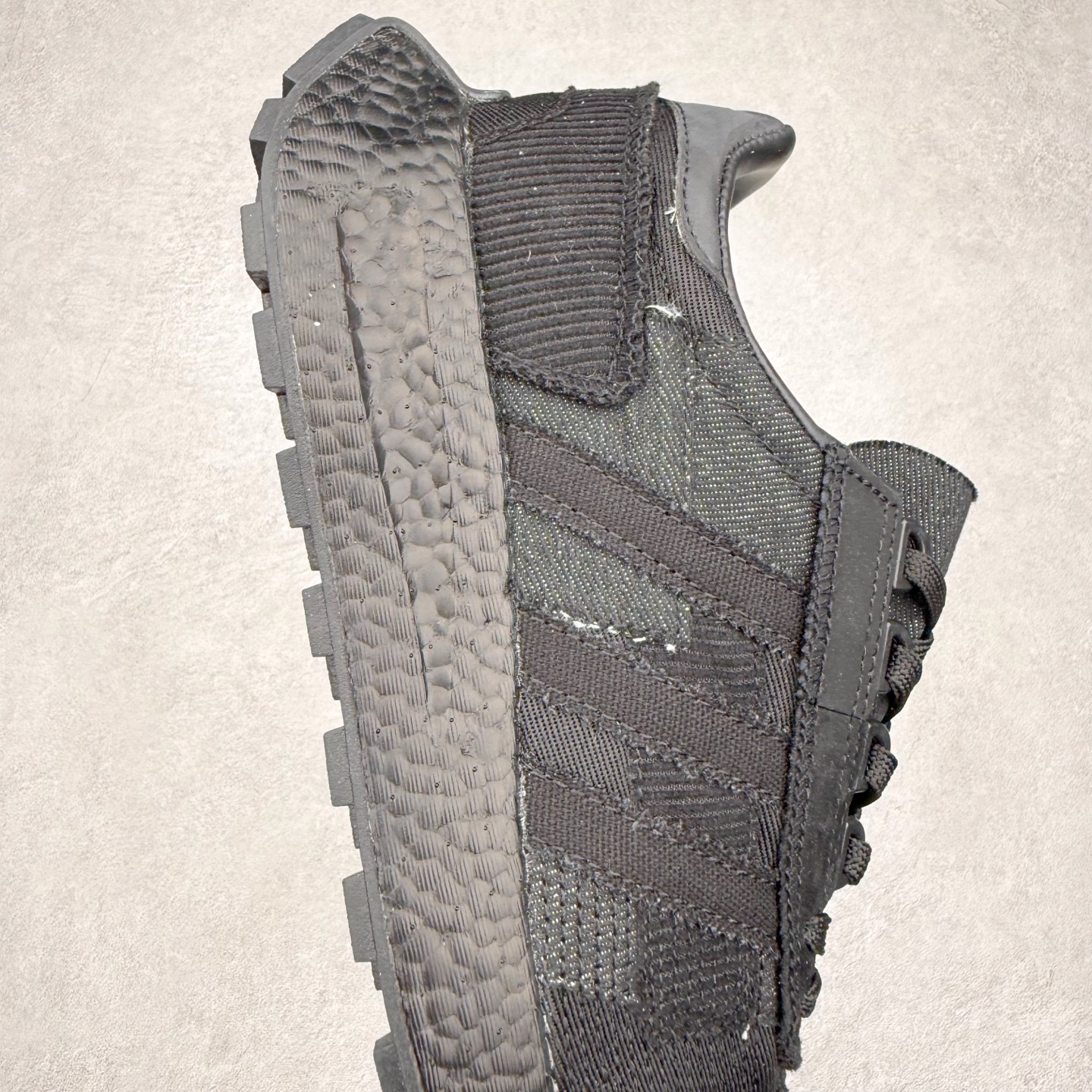 图片[6]-AD Originals Retropy Boost E5系列复古赛车原型一代系列爆米花缓震休闲运动慢跑鞋 复古风格鞋款作为如今的流行趋势之一深受欢迎，正是因此，将品牌历史经典设计与现代材料和技术相融合成为了Originals的创作思路，重新带来那些经典作品并赋予新诠释，使其跨越历史，成为时代标签。通过重新组合品牌历史经典与当代创新技术 Originals推出Retropy E5新鞋款 在延续复古韵味的同时，设计上做出更适应于现代化审美的调整。鞋面采用尼龙材质和绒面革结合打造，搭配BOOST材质中底提供舒适的日常穿着体验。尺码：36 36⅔ 37⅓ 38 38⅔ 39⅓ 40 40⅔ 41⅓ 42 42⅔ 43⅓ 44 45-选品中心