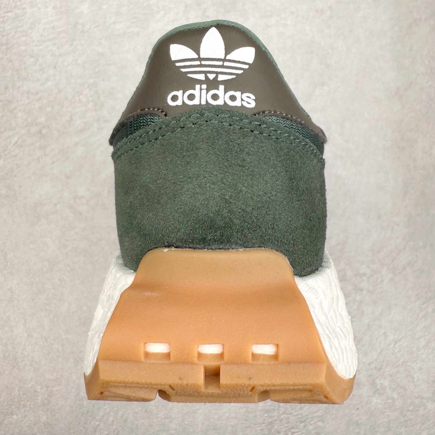 图片[8]-AD Originals Retropy Boost E5系列复古赛车原型一代系列爆米花缓震休闲运动慢跑鞋 复古风格鞋款作为如今的流行趋势之一深受欢迎，正是因此，将品牌历史经典设计与现代材料和技术相融合成为了Originals的创作思路，重新带来那些经典作品并赋予新诠释，使其跨越历史，成为时代标签。通过重新组合品牌历史经典与当代创新技术 Originals推出Retropy E5新鞋款 在延续复古韵味的同时，设计上做出更适应于现代化审美的调整。鞋面采用尼龙材质和绒面革结合打造，搭配BOOST材质中底提供舒适的日常穿着体验。尺码：36 36⅔ 37⅓ 38 38⅔ 39⅓ 40 40⅔ 41⅓ 42 42⅔ 43⅓ 44 45-选品中心