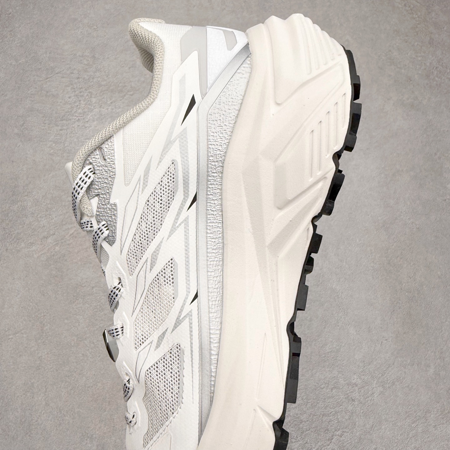 图片[7]-凯乐石 KAILAS C 4 舒适缓冲徒步 织物TPU减震防滑透气包裹性轻便低帮 超强抓地力越野跑步鞋 KAILAS凯乐石品牌是全球三大全系攀登品牌之一，于2003年创立于中国广州，致力于为有攀登梦想的户外运动员及爱好者，研发制造功能性专业装备，满足他们在极限环境下安全舒适的需求，凯乐石专注于科技面料的开发及专业功能设计，产品线覆盖登山、攀岩、徒步、越野跑山、露营、旅行等多项户外运动，通过运动员的测试反馈，不断进化迭代，产品荣获国内外大奖71座，发明专利21个，更突破性的自主研发攀登器械，打造出中国的攀登硬实力。实拍调校N版已经零色差零失真 百分百还原实物色彩所见即所得 不存在货不对板色差等低级问题 选购参考实物拍摄 不混卖不参货 只用心做好货严格选品 承诺混一赔十 尺码：36 36.5 37.5 38 38.5 39 40 40.5 41 42 42.5 43 44 44.5 45-选品中心