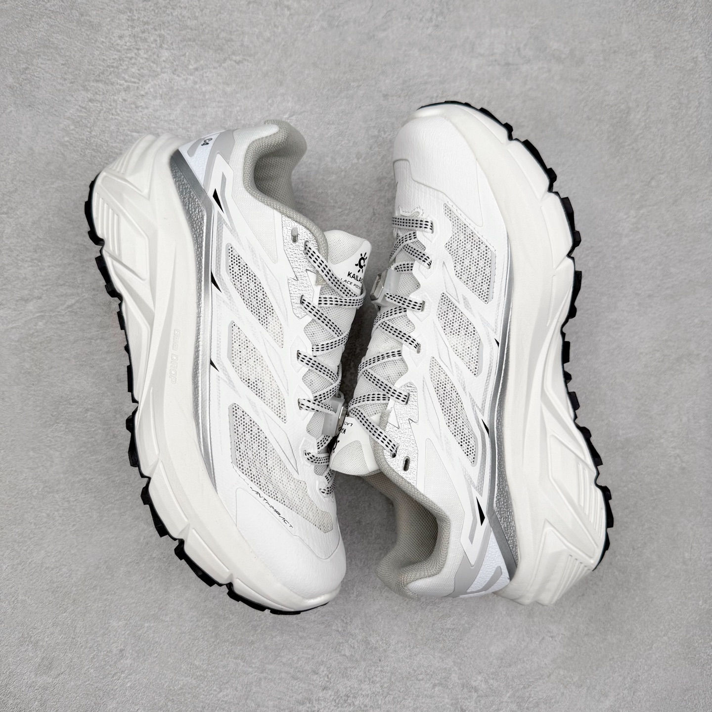 图片[3]-凯乐石 KAILAS C 4 舒适缓冲徒步 织物TPU减震防滑透气包裹性轻便低帮 超强抓地力越野跑步鞋 KAILAS凯乐石品牌是全球三大全系攀登品牌之一，于2003年创立于中国广州，致力于为有攀登梦想的户外运动员及爱好者，研发制造功能性专业装备，满足他们在极限环境下安全舒适的需求，凯乐石专注于科技面料的开发及专业功能设计，产品线覆盖登山、攀岩、徒步、越野跑山、露营、旅行等多项户外运动，通过运动员的测试反馈，不断进化迭代，产品荣获国内外大奖71座，发明专利21个，更突破性的自主研发攀登器械，打造出中国的攀登硬实力。实拍调校N版已经零色差零失真 百分百还原实物色彩所见即所得 不存在货不对板色差等低级问题 选购参考实物拍摄 不混卖不参货 只用心做好货严格选品 承诺混一赔十 尺码：36 36.5 37.5 38 38.5 39 40 40.5 41 42 42.5 43 44 44.5 45-选品中心