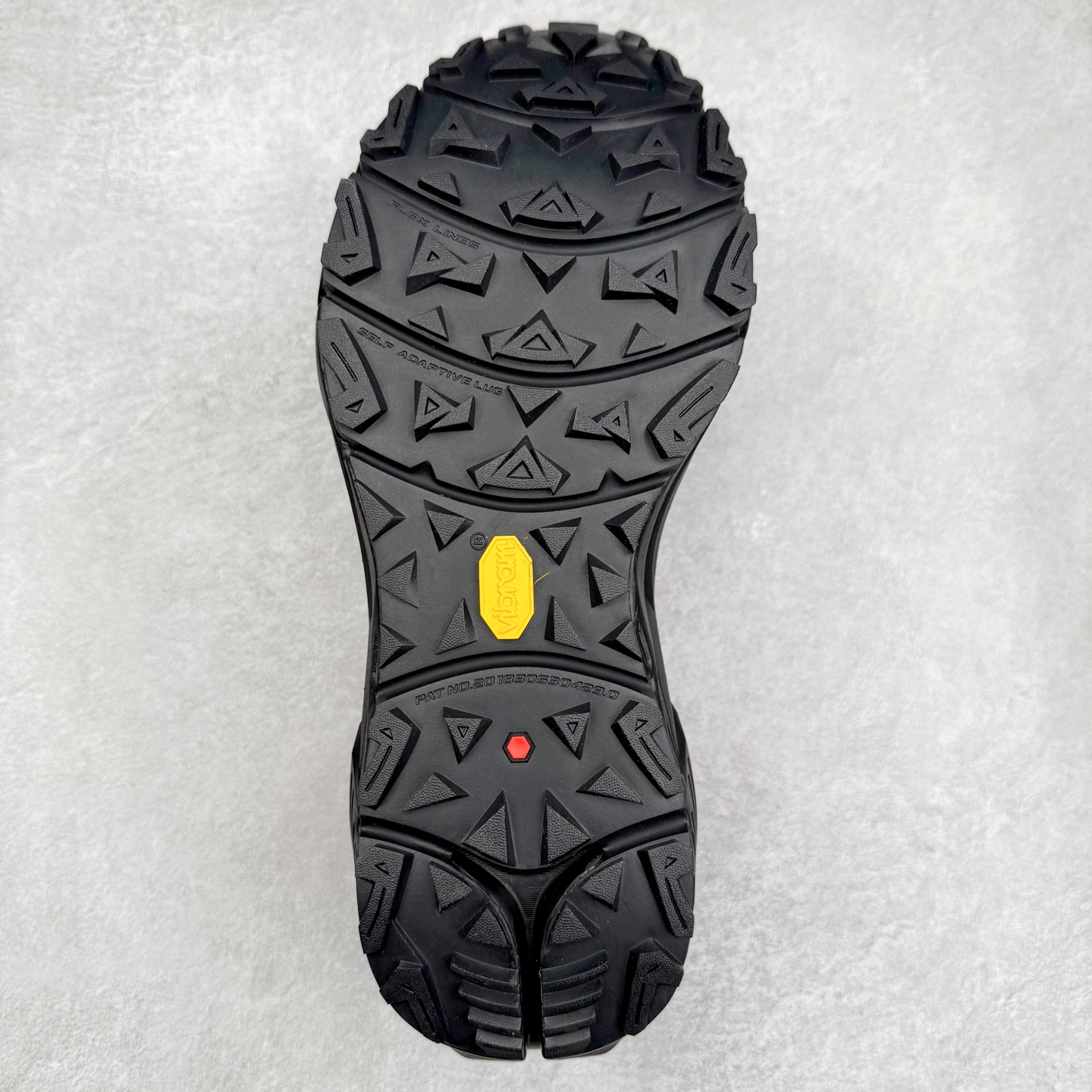 图片[9]-凯乐石 KAILAS C 4 舒适缓冲徒步 织物TPU减震防滑透气包裹性轻便低帮 超强抓地力越野跑步鞋 KAILAS凯乐石品牌是全球三大全系攀登品牌之一，于2003年创立于中国广州，致力于为有攀登梦想的户外运动员及爱好者，研发制造功能性专业装备，满足他们在极限环境下安全舒适的需求，凯乐石专注于科技面料的开发及专业功能设计，产品线覆盖登山、攀岩、徒步、越野跑山、露营、旅行等多项户外运动，通过运动员的测试反馈，不断进化迭代，产品荣获国内外大奖71座，发明专利21个，更突破性的自主研发攀登器械，打造出中国的攀登硬实力。实拍调校N版已经零色差零失真 百分百还原实物色彩所见即所得 不存在货不对板色差等低级问题 选购参考实物拍摄 不混卖不参货 只用心做好货严格选品 承诺混一赔十 尺码：36 36.5 37.5 38 38.5 39 40 40.5 41 42 42.5 43 44 44.5 45-选品中心