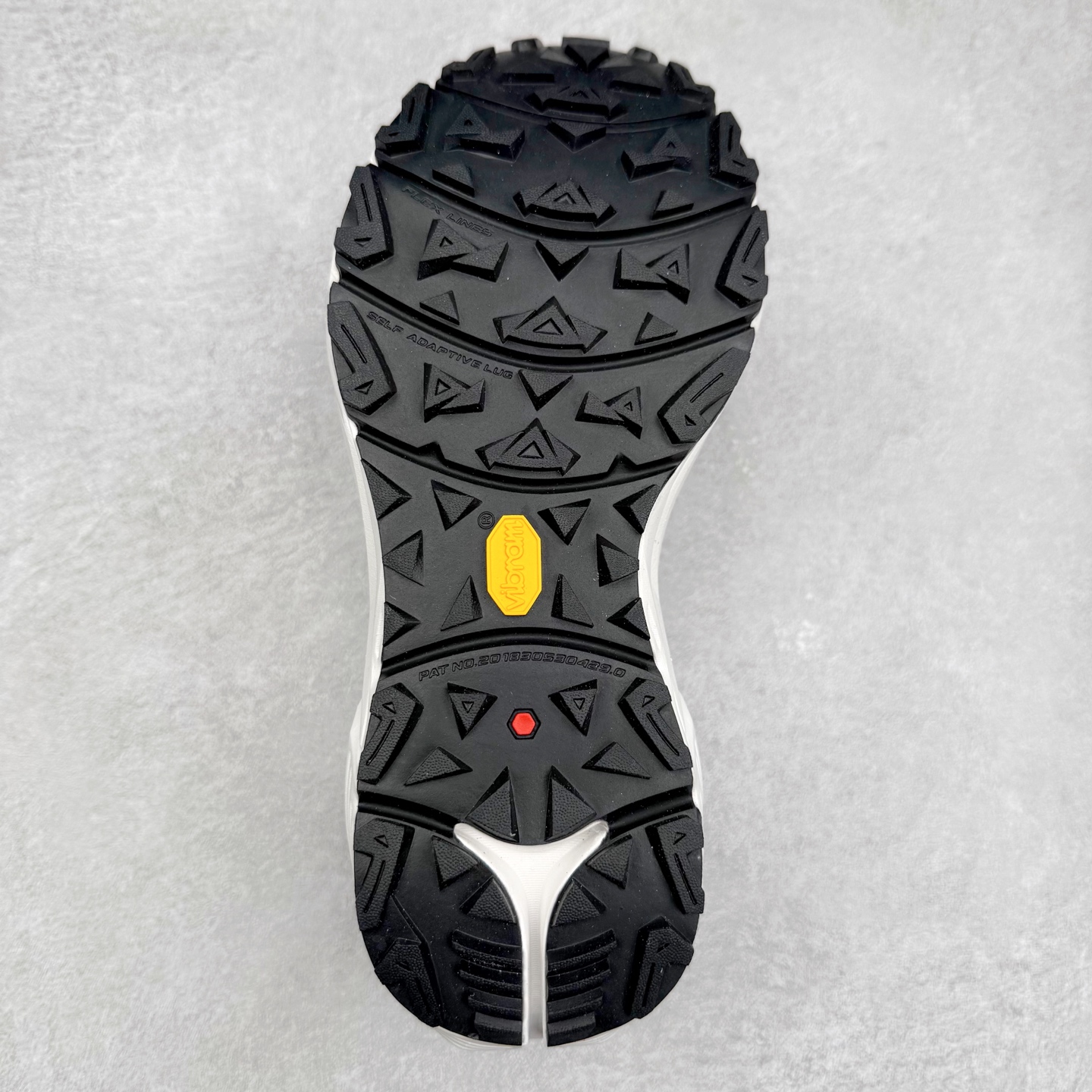 图片[9]-凯乐石 KAILAS C 4 舒适缓冲徒步 织物TPU减震防滑透气包裹性轻便低帮 超强抓地力越野跑步鞋 KAILAS凯乐石品牌是全球三大全系攀登品牌之一，于2003年创立于中国广州，致力于为有攀登梦想的户外运动员及爱好者，研发制造功能性专业装备，满足他们在极限环境下安全舒适的需求，凯乐石专注于科技面料的开发及专业功能设计，产品线覆盖登山、攀岩、徒步、越野跑山、露营、旅行等多项户外运动，通过运动员的测试反馈，不断进化迭代，产品荣获国内外大奖71座，发明专利21个，更突破性的自主研发攀登器械，打造出中国的攀登硬实力。实拍调校N版已经零色差零失真 百分百还原实物色彩所见即所得 不存在货不对板色差等低级问题 选购参考实物拍摄 不混卖不参货 只用心做好货严格选品 承诺混一赔十 尺码：36 36.5 37.5 38 38.5 39 40 40.5 41 42 42.5 43 44 44.5 45-选品中心