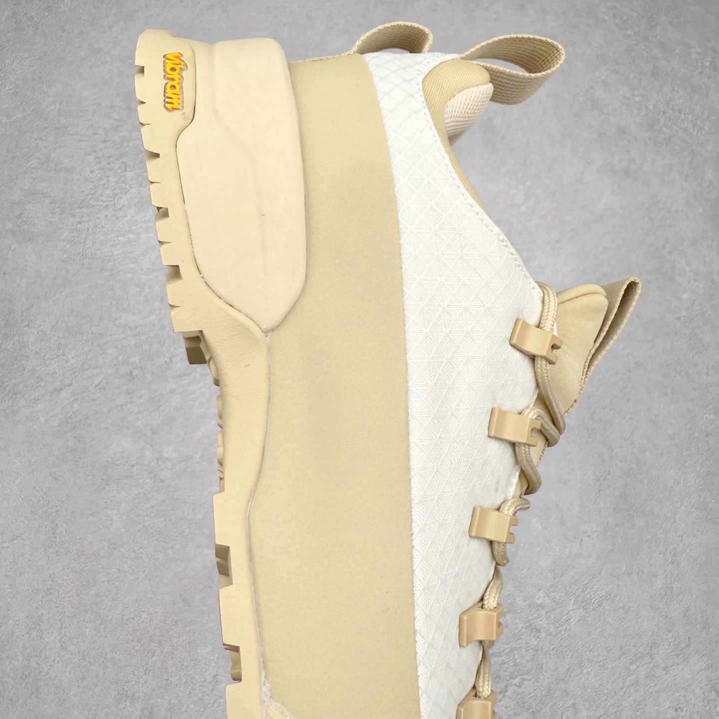 图片[6]-The North Face 北面 户外运动休闲登山鞋越野徒步鞋 大厂品质 面料采用进口牛皮 鞋底采用Vibram黄金大底 专门为鞋底设计的橡胶以出色的耐磨性 良好的防滑性或得不少户外运动爱好者的喜欢 专业户外登山品牌（北面）The North Face自1966年创立，由两位热爱登山徒步的年轻登山者于美西旧金山开创，不断透过研发与创新，并且将最先进的技术结合在服装与鞋款设计，生产多种外型帅气且专业能力非常强的户外运动装备而备受欢迎。 尺码：40-45-选品中心