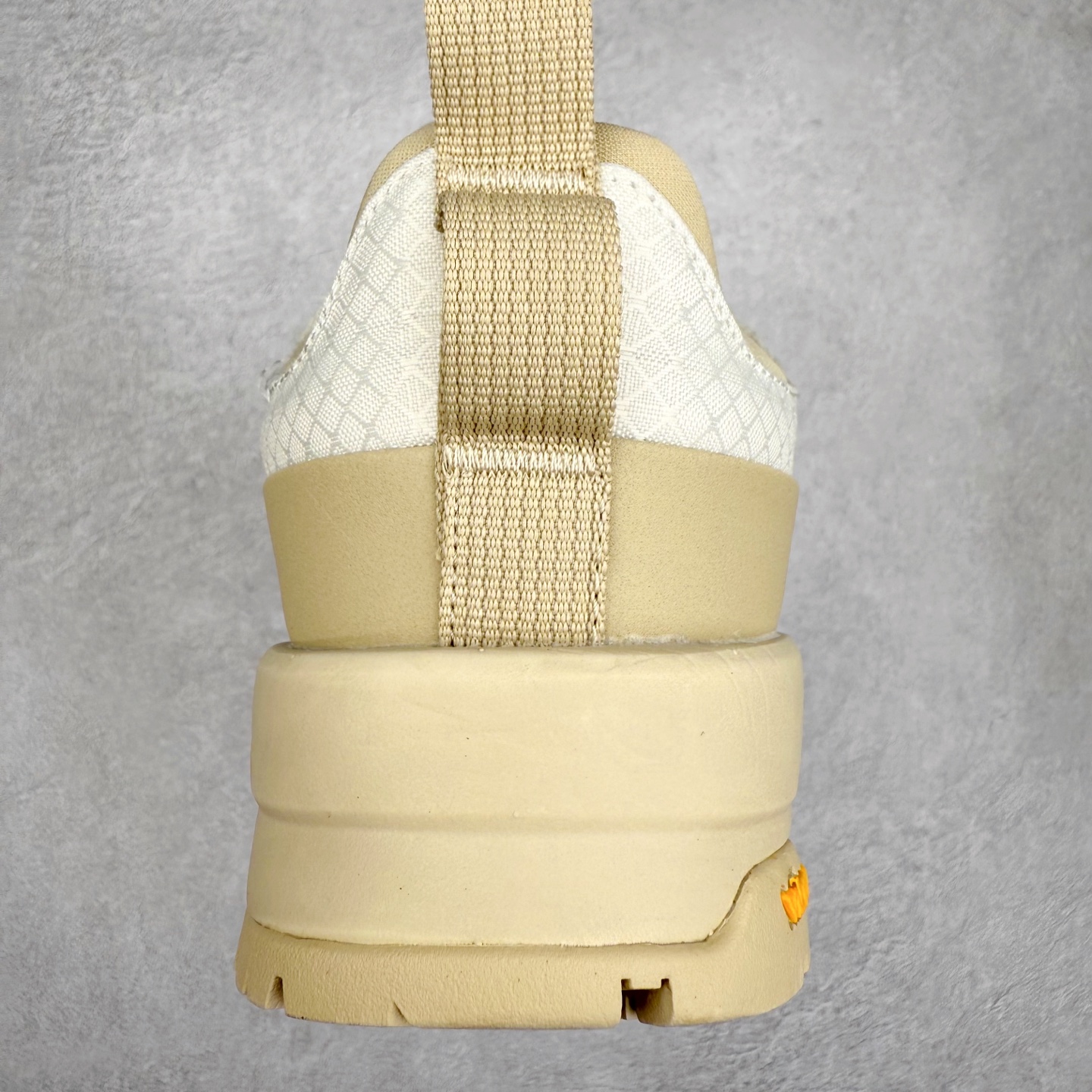 图片[8]-The North Face 北面 户外运动休闲登山鞋越野徒步鞋 大厂品质 面料采用进口牛皮 鞋底采用Vibram黄金大底 专门为鞋底设计的橡胶以出色的耐磨性 良好的防滑性或得不少户外运动爱好者的喜欢 专业户外登山品牌（北面）The North Face自1966年创立，由两位热爱登山徒步的年轻登山者于美西旧金山开创，不断透过研发与创新，并且将最先进的技术结合在服装与鞋款设计，生产多种外型帅气且专业能力非常强的户外运动装备而备受欢迎。 尺码：40-45-选品中心