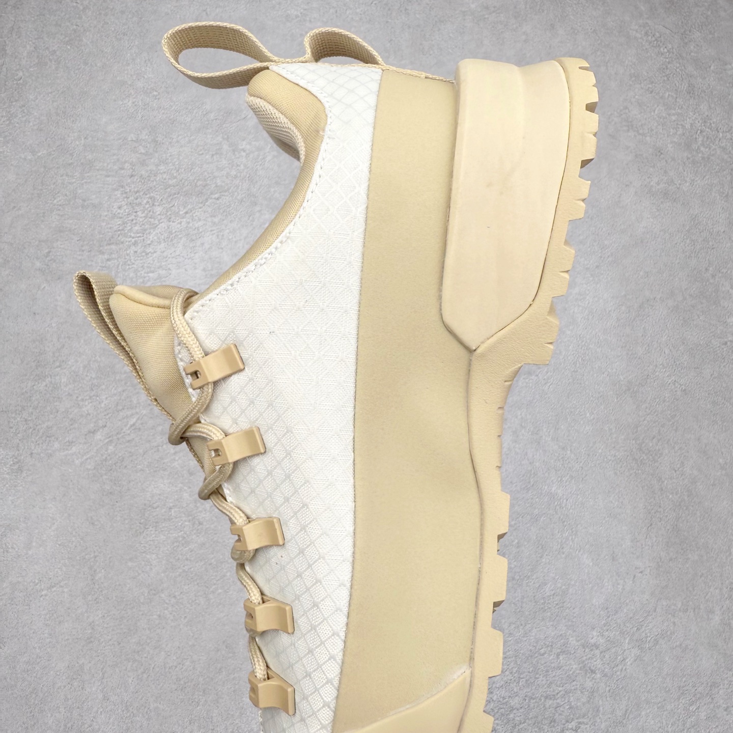 图片[7]-The North Face 北面 户外运动休闲登山鞋越野徒步鞋 大厂品质 面料采用进口牛皮 鞋底采用Vibram黄金大底 专门为鞋底设计的橡胶以出色的耐磨性 良好的防滑性或得不少户外运动爱好者的喜欢 专业户外登山品牌（北面）The North Face自1966年创立，由两位热爱登山徒步的年轻登山者于美西旧金山开创，不断透过研发与创新，并且将最先进的技术结合在服装与鞋款设计，生产多种外型帅气且专业能力非常强的户外运动装备而备受欢迎。 尺码：40-45-选品中心