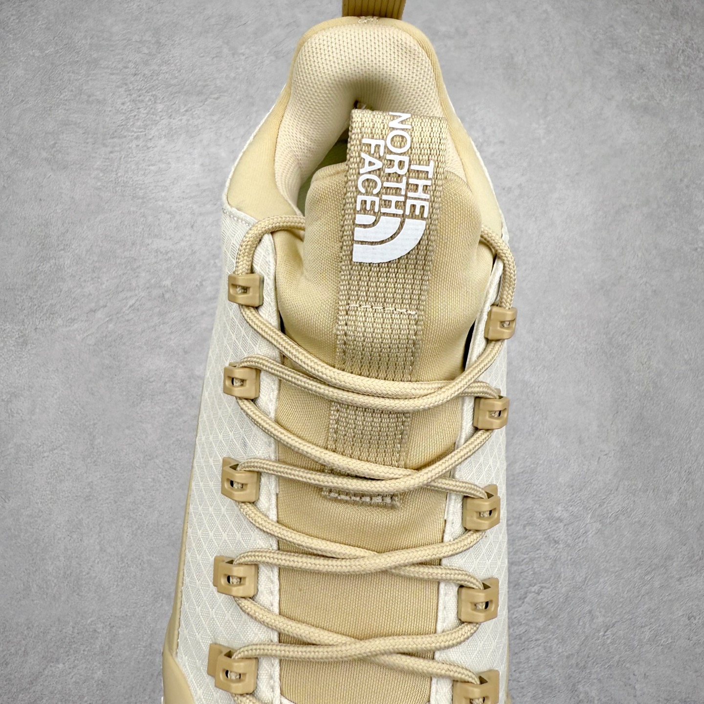 图片[5]-The North Face 北面 户外运动休闲登山鞋越野徒步鞋 大厂品质 面料采用进口牛皮 鞋底采用Vibram黄金大底 专门为鞋底设计的橡胶以出色的耐磨性 良好的防滑性或得不少户外运动爱好者的喜欢 专业户外登山品牌（北面）The North Face自1966年创立，由两位热爱登山徒步的年轻登山者于美西旧金山开创，不断透过研发与创新，并且将最先进的技术结合在服装与鞋款设计，生产多种外型帅气且专业能力非常强的户外运动装备而备受欢迎。 尺码：40-45-选品中心