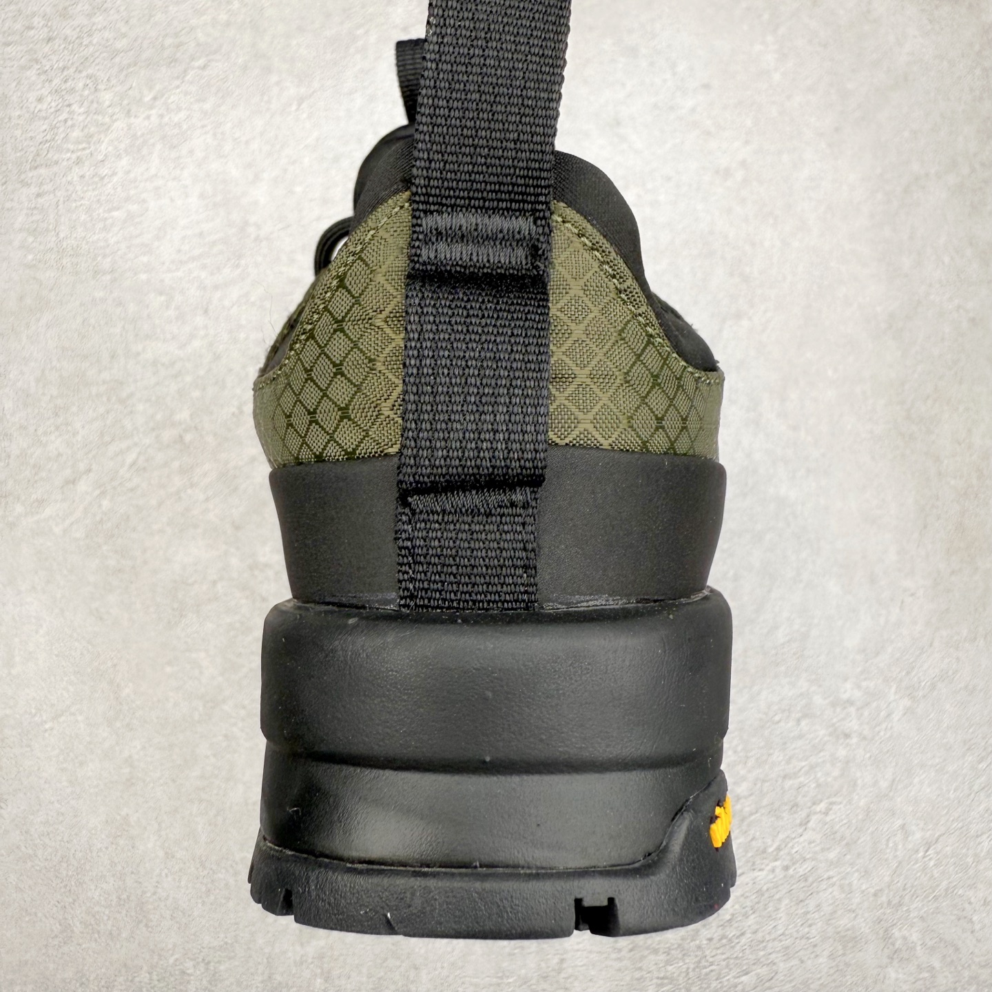 图片[8]-The North Face 北面 户外运动休闲登山鞋越野徒步鞋 大厂品质 面料采用进口牛皮 鞋底采用Vibram黄金大底 专门为鞋底设计的橡胶以出色的耐磨性 良好的防滑性或得不少户外运动爱好者的喜欢 专业户外登山品牌（北面）The North Face自1966年创立，由两位热爱登山徒步的年轻登山者于美西旧金山开创，不断透过研发与创新，并且将最先进的技术结合在服装与鞋款设计，生产多种外型帅气且专业能力非常强的户外运动装备而备受欢迎。 尺码：40-45-选品中心