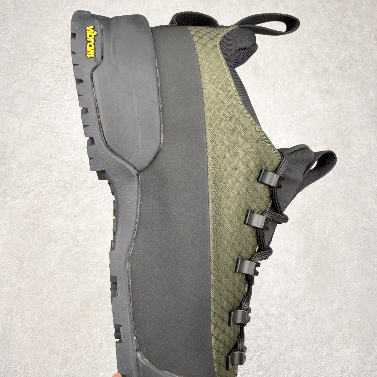 图片[6]-The North Face 北面 户外运动休闲登山鞋越野徒步鞋 大厂品质 面料采用进口牛皮 鞋底采用Vibram黄金大底 专门为鞋底设计的橡胶以出色的耐磨性 良好的防滑性或得不少户外运动爱好者的喜欢 专业户外登山品牌（北面）The North Face自1966年创立，由两位热爱登山徒步的年轻登山者于美西旧金山开创，不断透过研发与创新，并且将最先进的技术结合在服装与鞋款设计，生产多种外型帅气且专业能力非常强的户外运动装备而备受欢迎。 尺码：40-45-选品中心