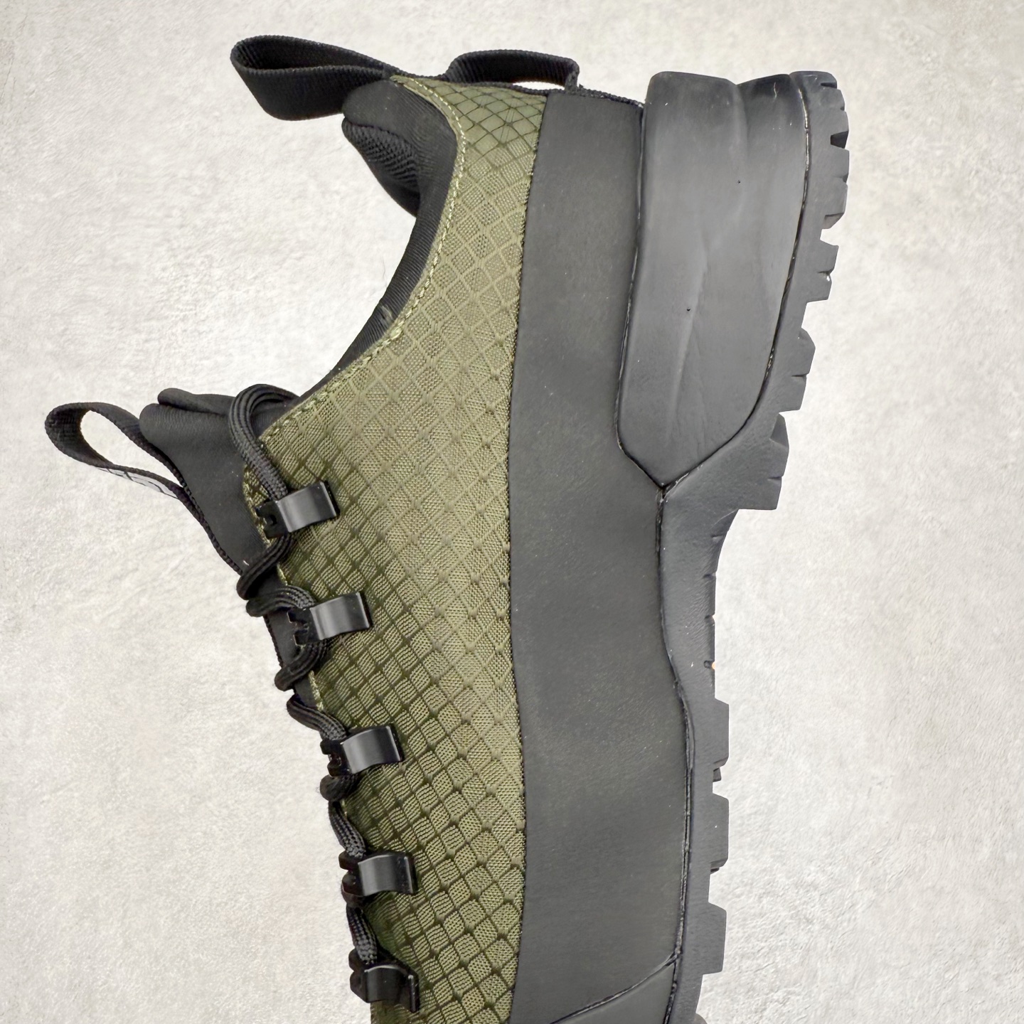 图片[7]-The North Face 北面 户外运动休闲登山鞋越野徒步鞋 大厂品质 面料采用进口牛皮 鞋底采用Vibram黄金大底 专门为鞋底设计的橡胶以出色的耐磨性 良好的防滑性或得不少户外运动爱好者的喜欢 专业户外登山品牌（北面）The North Face自1966年创立，由两位热爱登山徒步的年轻登山者于美西旧金山开创，不断透过研发与创新，并且将最先进的技术结合在服装与鞋款设计，生产多种外型帅气且专业能力非常强的户外运动装备而备受欢迎。 尺码：40-45-选品中心