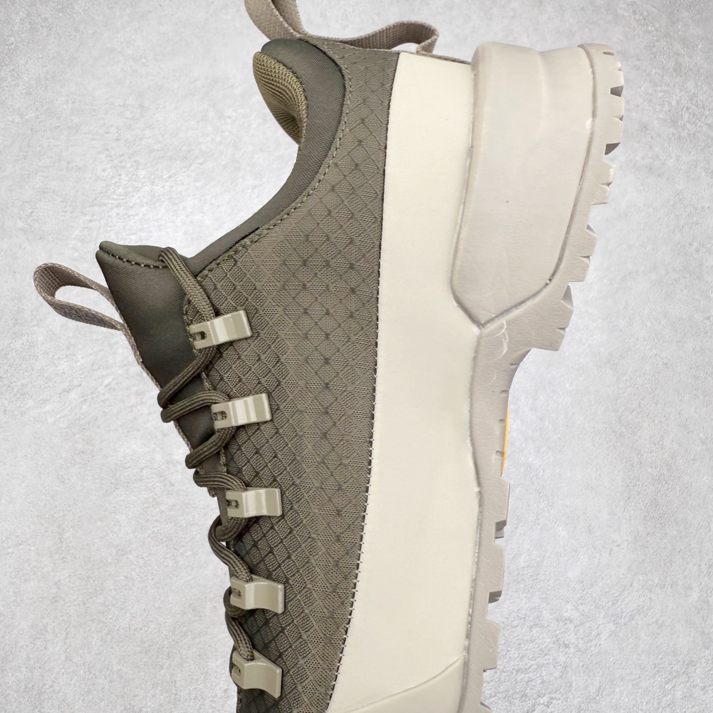 图片[7]-The North Face 北面 户外运动休闲登山鞋越野徒步鞋 大厂品质 面料采用进口牛皮 鞋底采用Vibram黄金大底 专门为鞋底设计的橡胶以出色的耐磨性 良好的防滑性或得不少户外运动爱好者的喜欢 专业户外登山品牌（北面）The North Face自1966年创立，由两位热爱登山徒步的年轻登山者于美西旧金山开创，不断透过研发与创新，并且将最先进的技术结合在服装与鞋款设计，生产多种外型帅气且专业能力非常强的户外运动装备而备受欢迎。 尺码：40-45-选品中心