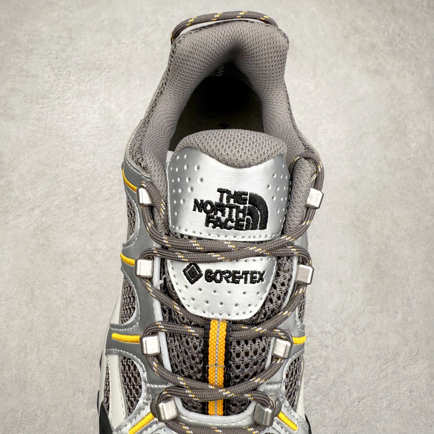 图片[5]-The North Face 北面乐斯菲斯户外运动休闲登山鞋越野徒步鞋 广东大厂品质 面料采用进口磨砂牛皮 鞋底采用Vibram黄金大底 专门为鞋底设计的橡胶以出色的耐磨性 良好的防滑性或得不少户外运动爱好者的喜欢 专业户外登山品牌（北面）The North Face自1966年创立，由两位热爱登山徒步的年轻登山者于美西旧金山开创，不断透过研发与创新，并且将最先进的技术结合在服装与鞋款设计，生产多种外型帅气且专业能力非常强的户外运动装备而备受欢迎。尺码：39-45（运动鞋码）-选品中心