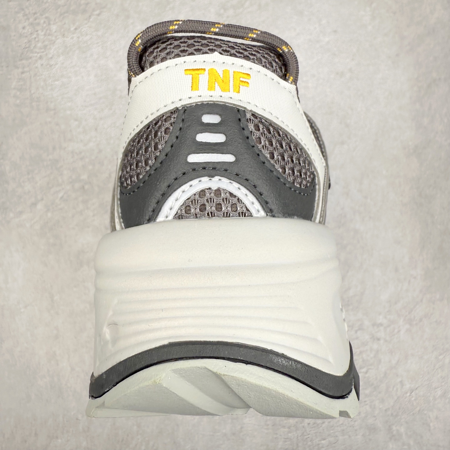 图片[8]-The North Face 北面乐斯菲斯户外运动休闲登山鞋越野徒步鞋 广东大厂品质 面料采用进口磨砂牛皮 鞋底采用Vibram黄金大底 专门为鞋底设计的橡胶以出色的耐磨性 良好的防滑性或得不少户外运动爱好者的喜欢 专业户外登山品牌（北面）The North Face自1966年创立，由两位热爱登山徒步的年轻登山者于美西旧金山开创，不断透过研发与创新，并且将最先进的技术结合在服装与鞋款设计，生产多种外型帅气且专业能力非常强的户外运动装备而备受欢迎。尺码：39-45（运动鞋码）-选品中心