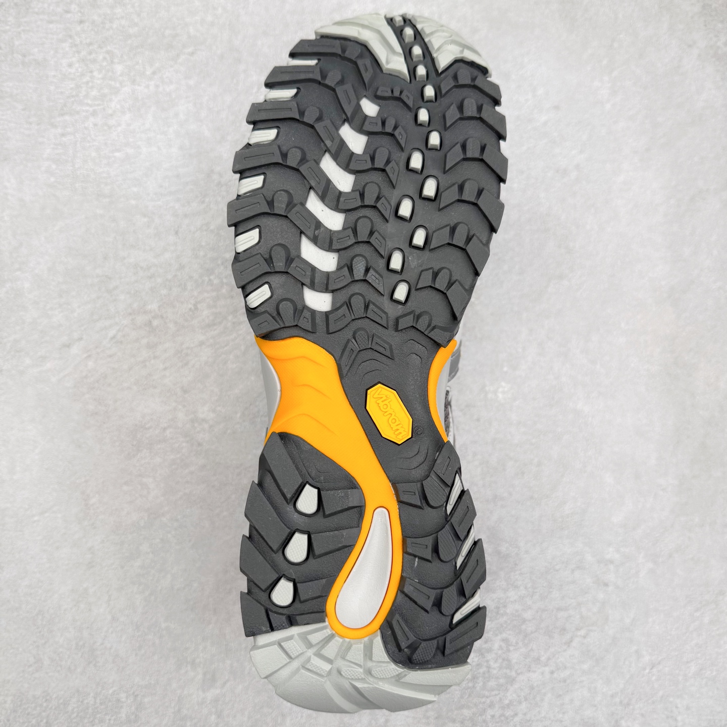 图片[9]-The North Face 北面乐斯菲斯户外运动休闲登山鞋越野徒步鞋 广东大厂品质 面料采用进口磨砂牛皮 鞋底采用Vibram黄金大底 专门为鞋底设计的橡胶以出色的耐磨性 良好的防滑性或得不少户外运动爱好者的喜欢 专业户外登山品牌（北面）The North Face自1966年创立，由两位热爱登山徒步的年轻登山者于美西旧金山开创，不断透过研发与创新，并且将最先进的技术结合在服装与鞋款设计，生产多种外型帅气且专业能力非常强的户外运动装备而备受欢迎。尺码：39-45（运动鞋码）-选品中心