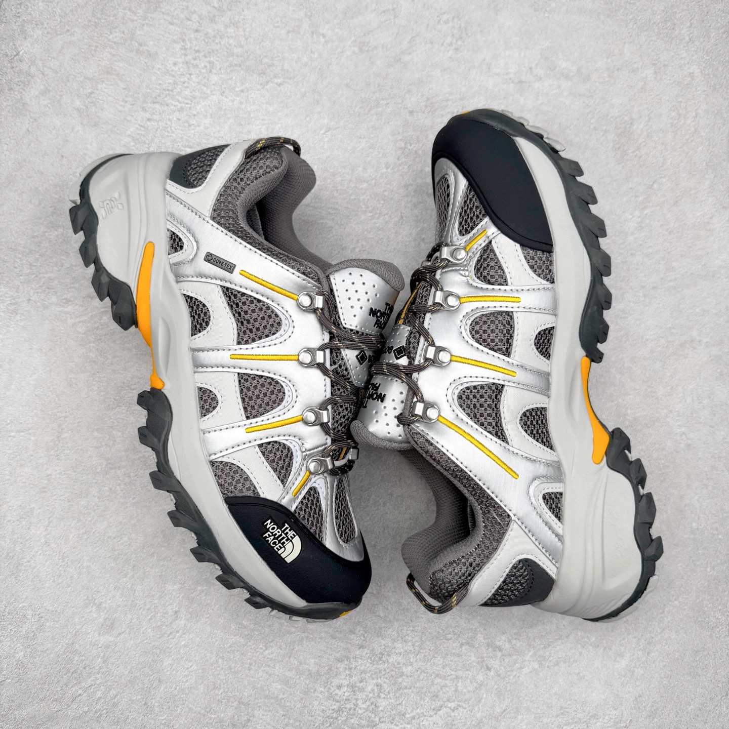 图片[3]-The North Face 北面乐斯菲斯户外运动休闲登山鞋越野徒步鞋 广东大厂品质 面料采用进口磨砂牛皮 鞋底采用Vibram黄金大底 专门为鞋底设计的橡胶以出色的耐磨性 良好的防滑性或得不少户外运动爱好者的喜欢 专业户外登山品牌（北面）The North Face自1966年创立，由两位热爱登山徒步的年轻登山者于美西旧金山开创，不断透过研发与创新，并且将最先进的技术结合在服装与鞋款设计，生产多种外型帅气且专业能力非常强的户外运动装备而备受欢迎。尺码：39-45（运动鞋码）-选品中心