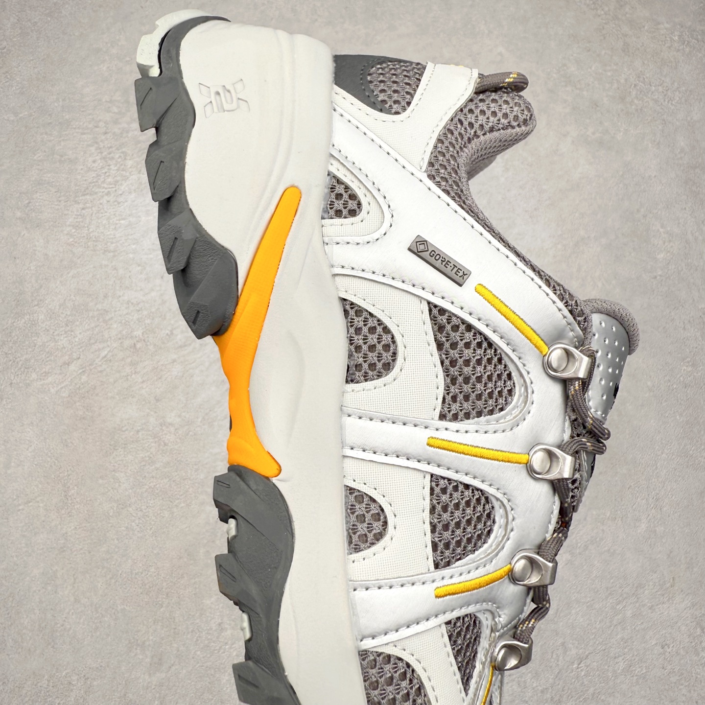 图片[6]-The North Face 北面乐斯菲斯户外运动休闲登山鞋越野徒步鞋 广东大厂品质 面料采用进口磨砂牛皮 鞋底采用Vibram黄金大底 专门为鞋底设计的橡胶以出色的耐磨性 良好的防滑性或得不少户外运动爱好者的喜欢 专业户外登山品牌（北面）The North Face自1966年创立，由两位热爱登山徒步的年轻登山者于美西旧金山开创，不断透过研发与创新，并且将最先进的技术结合在服装与鞋款设计，生产多种外型帅气且专业能力非常强的户外运动装备而备受欢迎。尺码：39-45（运动鞋码）-选品中心