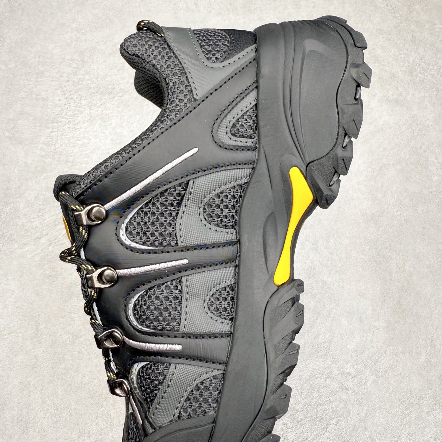 图片[7]-The North Face 北面乐斯菲斯户外运动休闲登山鞋越野徒步鞋 广东大厂品质 面料采用进口磨砂牛皮 鞋底采用Vibram黄金大底 专门为鞋底设计的橡胶以出色的耐磨性 良好的防滑性或得不少户外运动爱好者的喜欢 专业户外登山品牌（北面）The North Face自1966年创立，由两位热爱登山徒步的年轻登山者于美西旧金山开创，不断透过研发与创新，并且将最先进的技术结合在服装与鞋款设计，生产多种外型帅气且专业能力非常强的户外运动装备而备受欢迎。尺码：39-45（运动鞋码）-选品中心