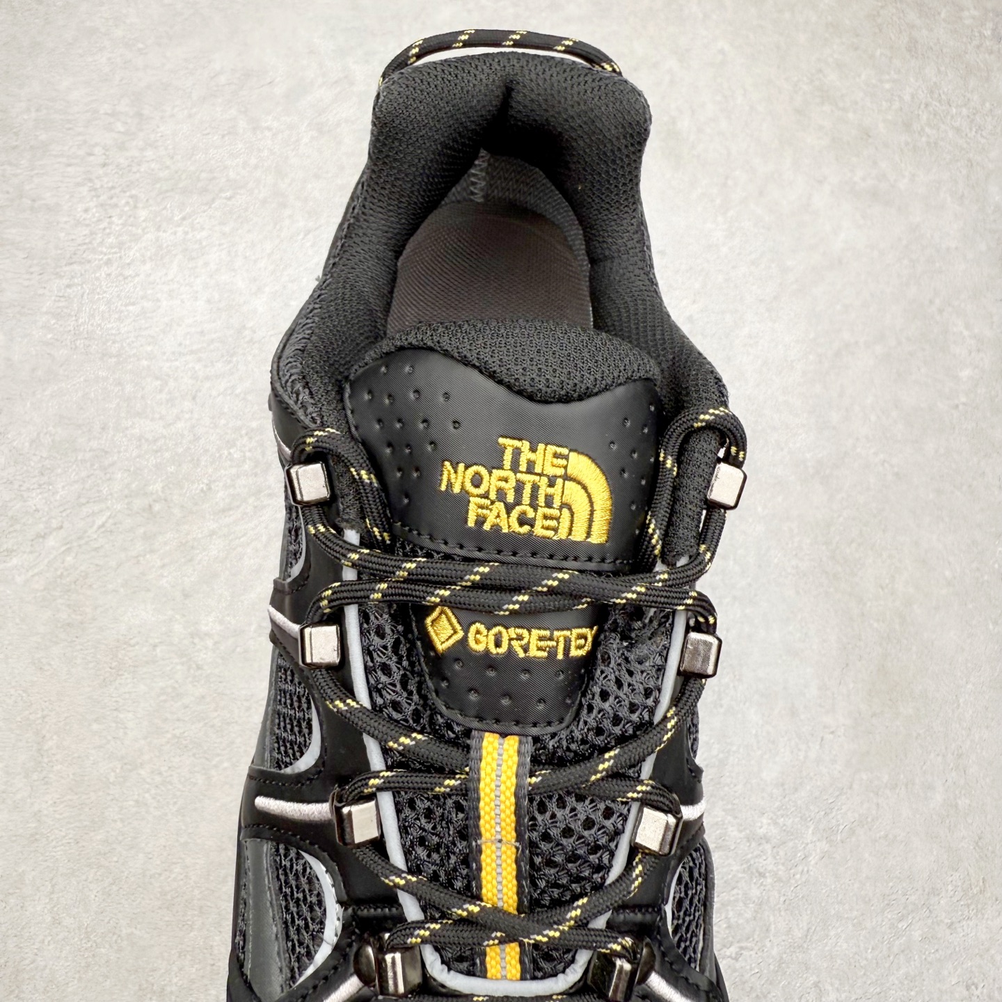 图片[5]-The North Face 北面乐斯菲斯户外运动休闲登山鞋越野徒步鞋 广东大厂品质 面料采用进口磨砂牛皮 鞋底采用Vibram黄金大底 专门为鞋底设计的橡胶以出色的耐磨性 良好的防滑性或得不少户外运动爱好者的喜欢 专业户外登山品牌（北面）The North Face自1966年创立，由两位热爱登山徒步的年轻登山者于美西旧金山开创，不断透过研发与创新，并且将最先进的技术结合在服装与鞋款设计，生产多种外型帅气且专业能力非常强的户外运动装备而备受欢迎。尺码：39-45（运动鞋码）-选品中心