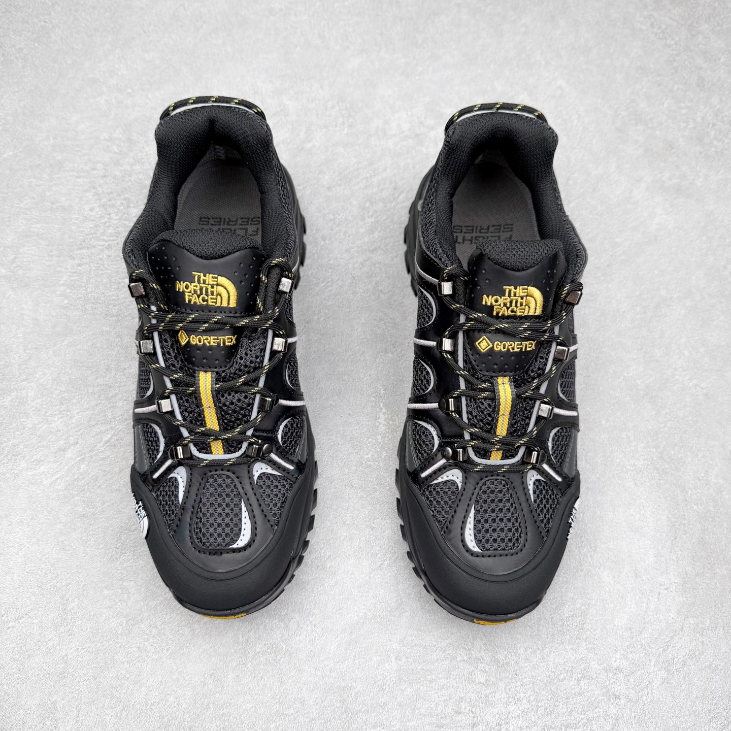 图片[2]-The North Face 北面乐斯菲斯户外运动休闲登山鞋越野徒步鞋 广东大厂品质 面料采用进口磨砂牛皮 鞋底采用Vibram黄金大底 专门为鞋底设计的橡胶以出色的耐磨性 良好的防滑性或得不少户外运动爱好者的喜欢 专业户外登山品牌（北面）The North Face自1966年创立，由两位热爱登山徒步的年轻登山者于美西旧金山开创，不断透过研发与创新，并且将最先进的技术结合在服装与鞋款设计，生产多种外型帅气且专业能力非常强的户外运动装备而备受欢迎。尺码：39-45（运动鞋码）-选品中心