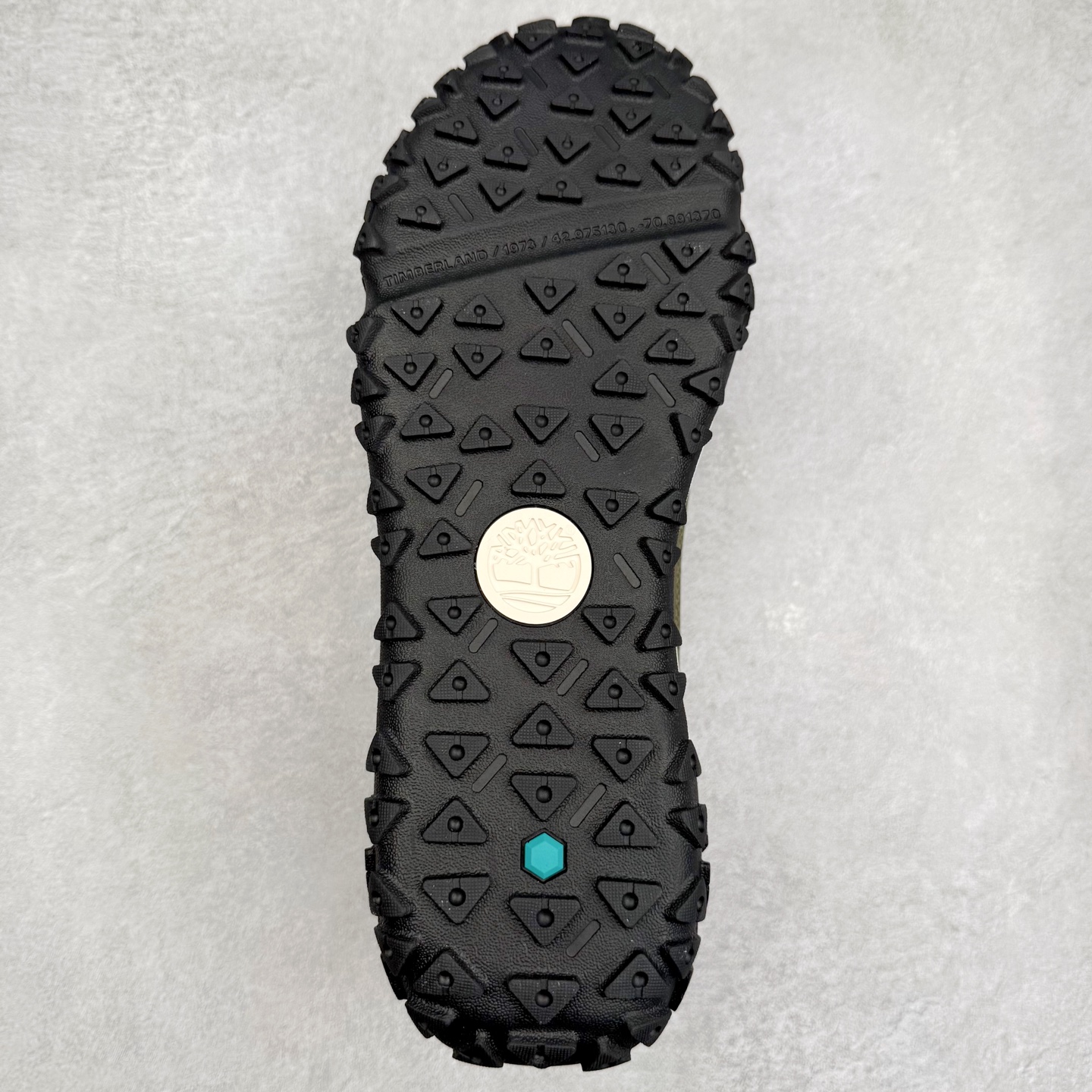 图片[9]-Timberland Greenstride Motion 6 添柏岚防滑耐磨低帮户外功能鞋 简约大方的造型设计，给人以随性休闲的时尚格调，穿着舒适轻便，运动灵活自如，满足日常个性穿搭。Timberland户外品牌最早成立于1918年的美国波士顿，它的成功故事就从第一双防水皮靴Yellow Boots开始。这双具备完全防水机能的靴子瞬间广受好评，他那独创又不失古典的款式，以及大胆使用黄色的崭新风格，吸引了广大消费者的目光。现今仍不改其原有风貌的这双黄靴，就是火遍全球的“大黄靴”。Timberland的高端工艺、实穿耐用等特点让他拥有绝对鞋界地位。尺码：40 41 41.5 42 43 43.5 44 44.5 45 45.5 46-选品中心