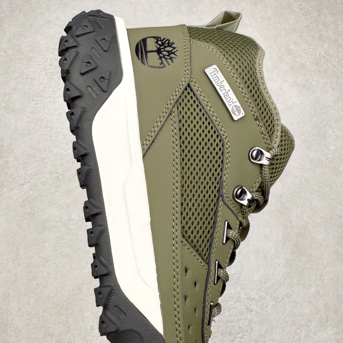 图片[6]-Timberland Greenstride Motion 6 添柏岚防滑耐磨低帮户外功能鞋 简约大方的造型设计，给人以随性休闲的时尚格调，穿着舒适轻便，运动灵活自如，满足日常个性穿搭。Timberland户外品牌最早成立于1918年的美国波士顿，它的成功故事就从第一双防水皮靴Yellow Boots开始。这双具备完全防水机能的靴子瞬间广受好评，他那独创又不失古典的款式，以及大胆使用黄色的崭新风格，吸引了广大消费者的目光。现今仍不改其原有风貌的这双黄靴，就是火遍全球的“大黄靴”。Timberland的高端工艺、实穿耐用等特点让他拥有绝对鞋界地位。尺码：40 41 41.5 42 43 43.5 44 44.5 45 45.5 46-选品中心