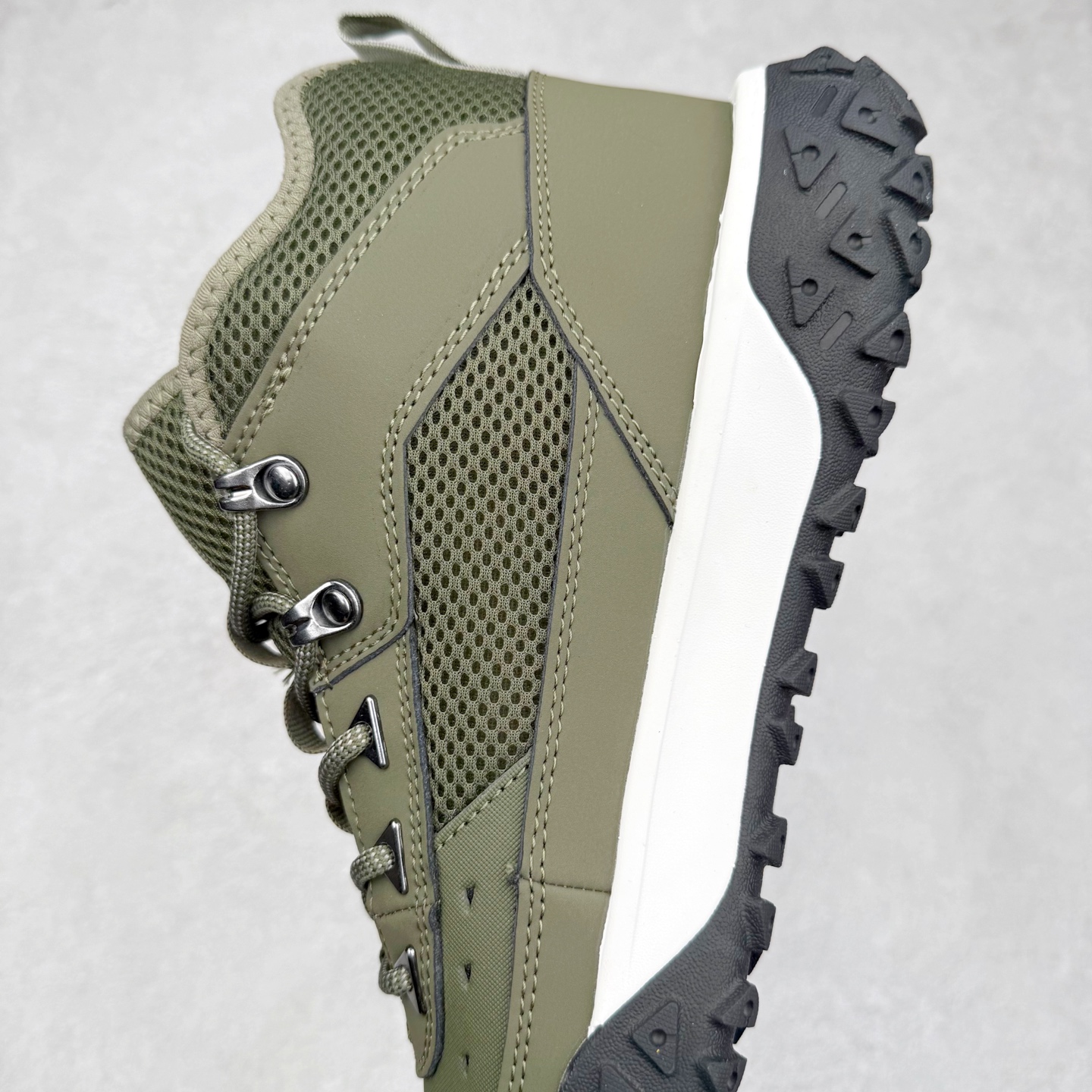 图片[7]-Timberland Greenstride Motion 6 添柏岚防滑耐磨低帮户外功能鞋 简约大方的造型设计，给人以随性休闲的时尚格调，穿着舒适轻便，运动灵活自如，满足日常个性穿搭。Timberland户外品牌最早成立于1918年的美国波士顿，它的成功故事就从第一双防水皮靴Yellow Boots开始。这双具备完全防水机能的靴子瞬间广受好评，他那独创又不失古典的款式，以及大胆使用黄色的崭新风格，吸引了广大消费者的目光。现今仍不改其原有风貌的这双黄靴，就是火遍全球的“大黄靴”。Timberland的高端工艺、实穿耐用等特点让他拥有绝对鞋界地位。尺码：40 41 41.5 42 43 43.5 44 44.5 45 45.5 46-选品中心