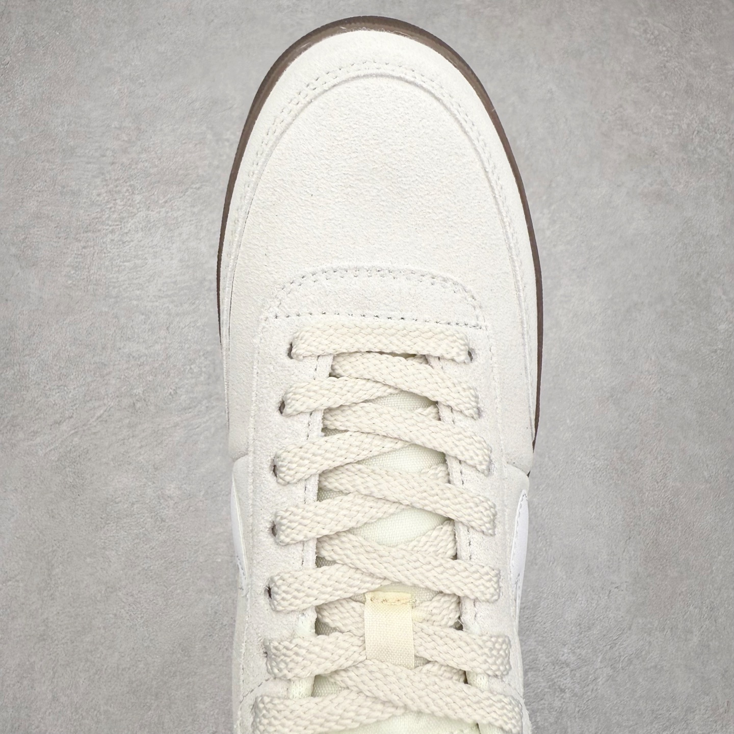 图片[4]-J.Crew x NK Killshot II Leather 联名复古板鞋 FQ8903-100 采用米白色皮革制作鞋身 Swoosh 点缀其中 最后搭载棕色生胶大底 流露出满满的复古气气息 尺码：36 36.5 37.5 38 38.5 39 40 40.5 41 42 42.5 43 44 44.5 45-选品中心