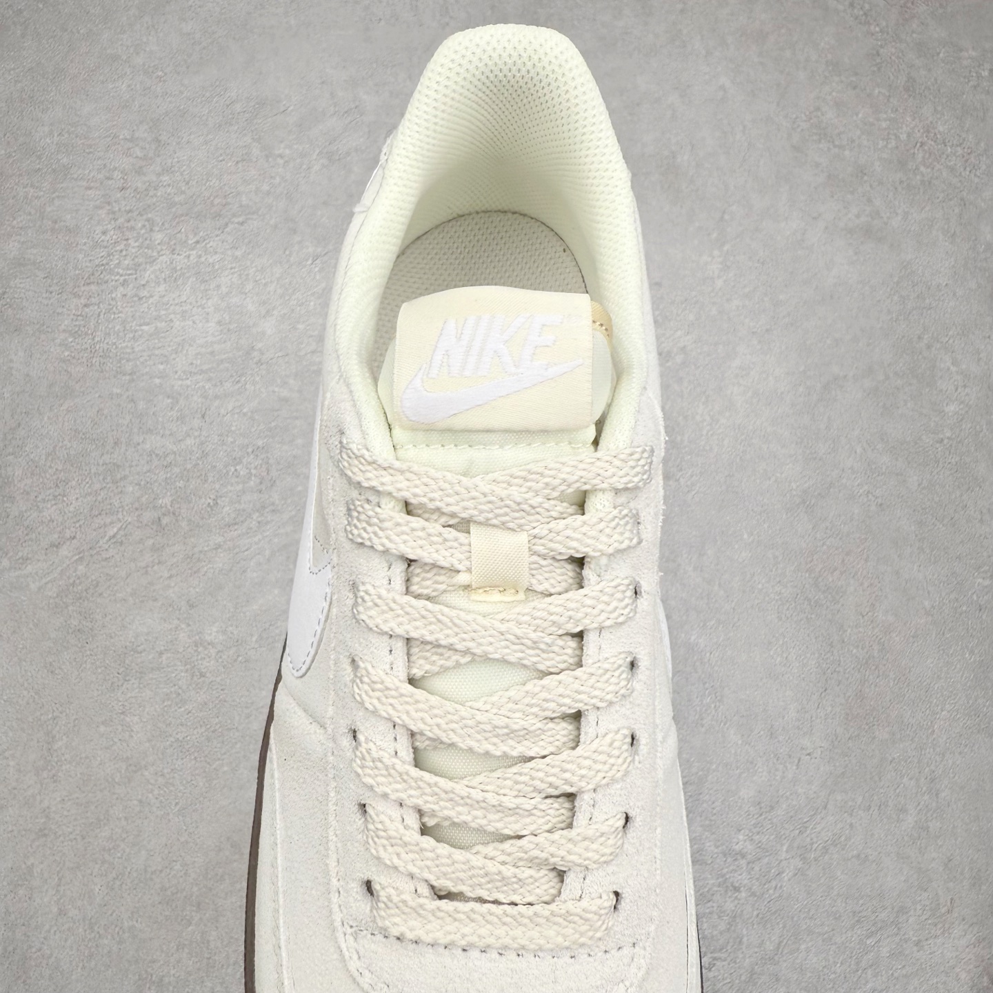 图片[5]-J.Crew x NK Killshot II Leather 联名复古板鞋 FQ8903-100 采用米白色皮革制作鞋身 Swoosh 点缀其中 最后搭载棕色生胶大底 流露出满满的复古气气息 尺码：36 36.5 37.5 38 38.5 39 40 40.5 41 42 42.5 43 44 44.5 45-选品中心