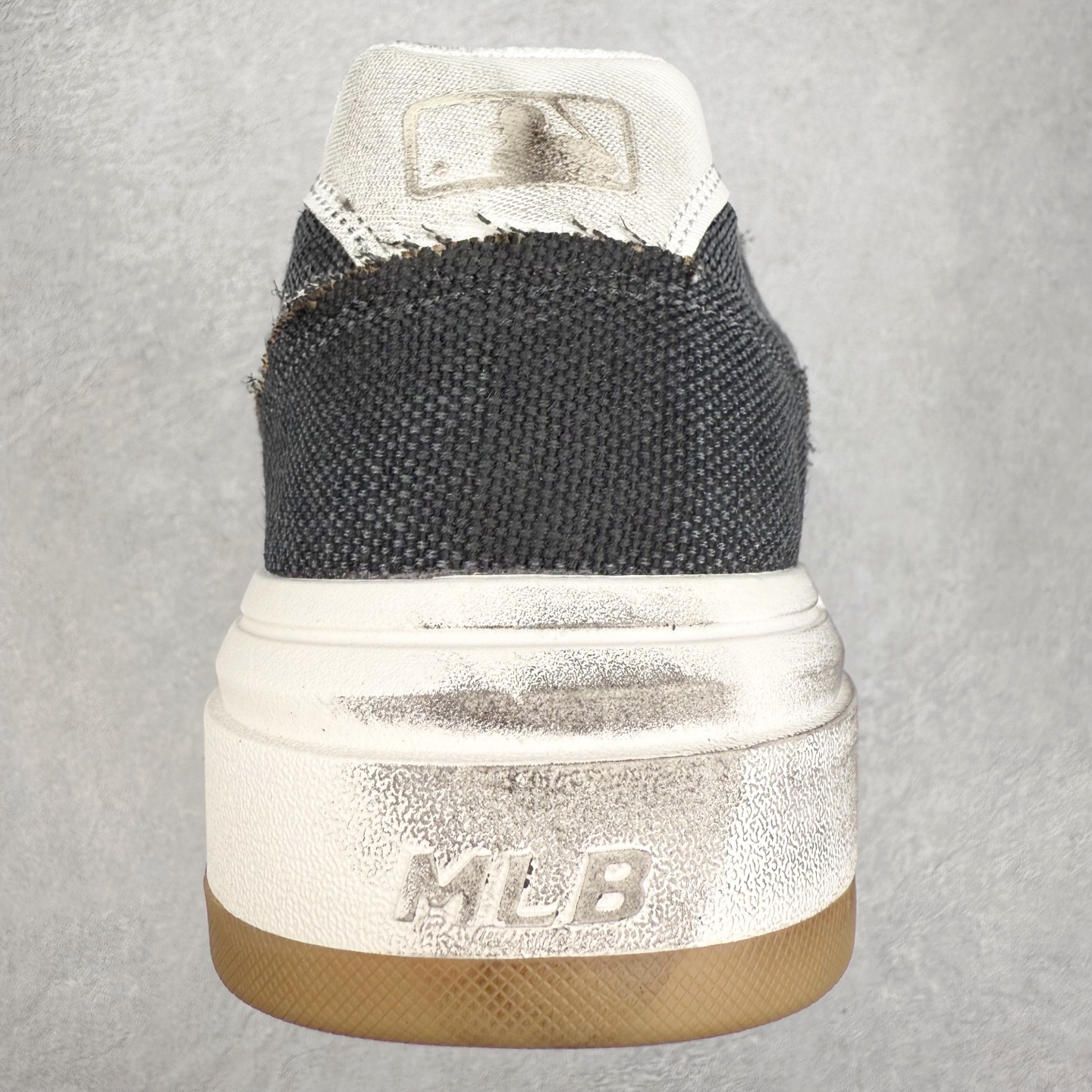 图片[8]-MLB Chunky Liner Basic 复古印花学长鞋系列低帮轻量增高厚底百搭休闲运动慢跑鞋板鞋 Korea韩国联名NY美国榄球纽约洋基队限定 韩国代购专供 全套原楦原纸板原厂数据开发 正确中底拉帮中底网布细节 平台代购专供 左脚内置芯片 韩国代购吊牌标贴 独家一比一RB+MD组合大底 高频后跟小人Logo精准对位立体饱满 正确网布加超迁鞋面 转印中底走线紧密 转印Logo工艺表层防刮不掉色 尺码：35 36 36.5 37.5 38 38.5 39 40 40.5 41 42 42.5 43 44 45-选品中心