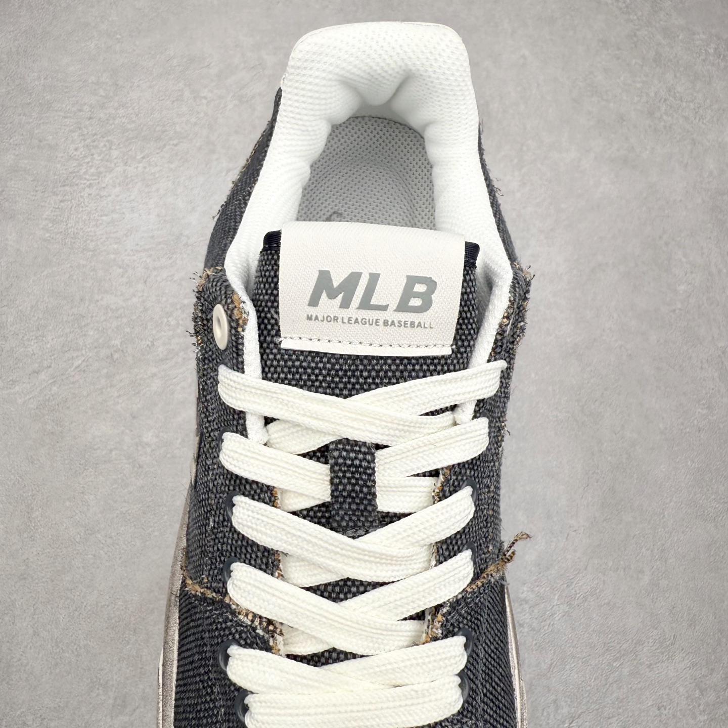 图片[5]-MLB Chunky Liner Basic 复古印花学长鞋系列低帮轻量增高厚底百搭休闲运动慢跑鞋板鞋 Korea韩国联名NY美国榄球纽约洋基队限定 韩国代购专供 全套原楦原纸板原厂数据开发 正确中底拉帮中底网布细节 平台代购专供 左脚内置芯片 韩国代购吊牌标贴 独家一比一RB+MD组合大底 高频后跟小人Logo精准对位立体饱满 正确网布加超迁鞋面 转印中底走线紧密 转印Logo工艺表层防刮不掉色 尺码：35 36 36.5 37.5 38 38.5 39 40 40.5 41 42 42.5 43 44 45-选品中心