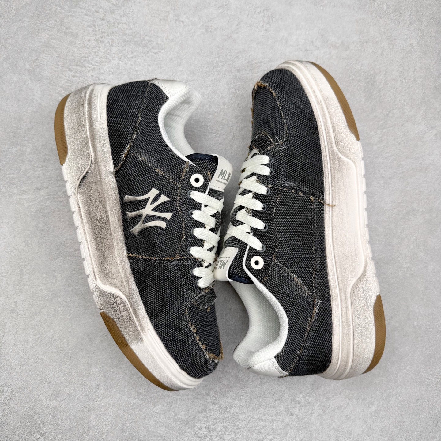 图片[3]-MLB Chunky Liner Basic 复古印花学长鞋系列低帮轻量增高厚底百搭休闲运动慢跑鞋板鞋 Korea韩国联名NY美国榄球纽约洋基队限定 韩国代购专供 全套原楦原纸板原厂数据开发 正确中底拉帮中底网布细节 平台代购专供 左脚内置芯片 韩国代购吊牌标贴 独家一比一RB+MD组合大底 高频后跟小人Logo精准对位立体饱满 正确网布加超迁鞋面 转印中底走线紧密 转印Logo工艺表层防刮不掉色 尺码：35 36 36.5 37.5 38 38.5 39 40 40.5 41 42 42.5 43 44 45-选品中心