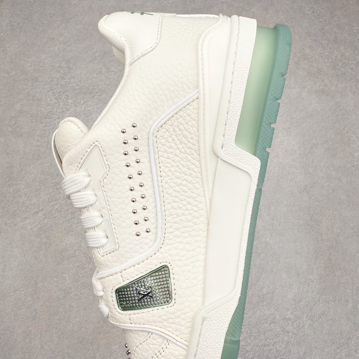 图片[7]-Louis Vuitton Trainer lv时装走秀运动鞋 完美鞋型超高的清洁度 零毛边线头瑕疵 全套原楦原纸版原鞋开模 全网最具灵魂的版型 正确原装黄色鞋盒 正确中底印花 鞋面印花3D高频深度立体 全鞋电脑针车 紧密相连 针距密度一致 环保乳胶注塑鞋垫 厚度脚感还原原版 皮面裁剪部位 统一油边封口工艺 原装橡胶大底含胶量大底组合零偏差 专柜全套包装 防尘袋 说明书 质保卡 男女鞋 尺码：35 36 37 38 39 40 41 42 43 44 45-选品中心