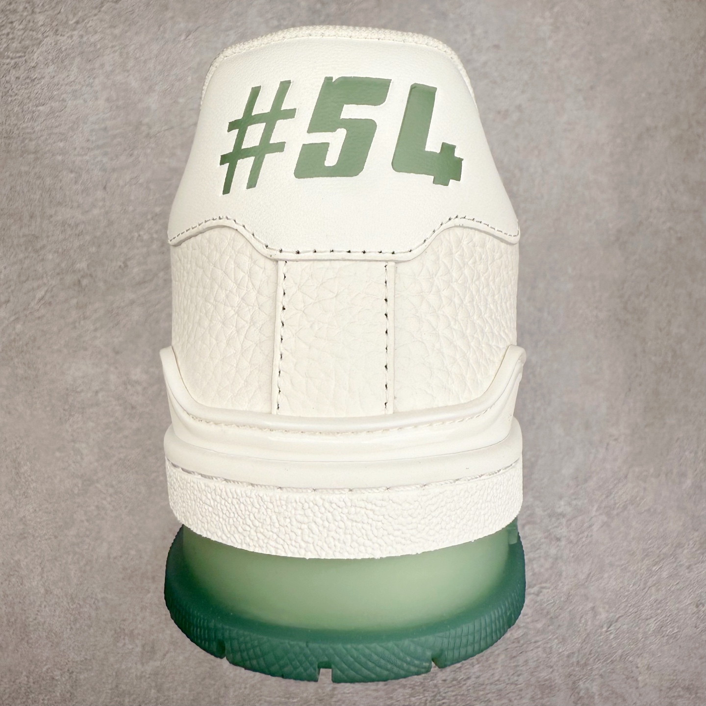 图片[8]-Louis Vuitton Trainer lv时装走秀运动鞋 完美鞋型超高的清洁度 零毛边线头瑕疵 全套原楦原纸版原鞋开模 全网最具灵魂的版型 正确原装黄色鞋盒 正确中底印花 鞋面印花3D高频深度立体 全鞋电脑针车 紧密相连 针距密度一致 环保乳胶注塑鞋垫 厚度脚感还原原版 皮面裁剪部位 统一油边封口工艺 原装橡胶大底含胶量大底组合零偏差 专柜全套包装 防尘袋 说明书 质保卡 男女鞋 尺码：35 36 37 38 39 40 41 42 43 44 45-选品中心